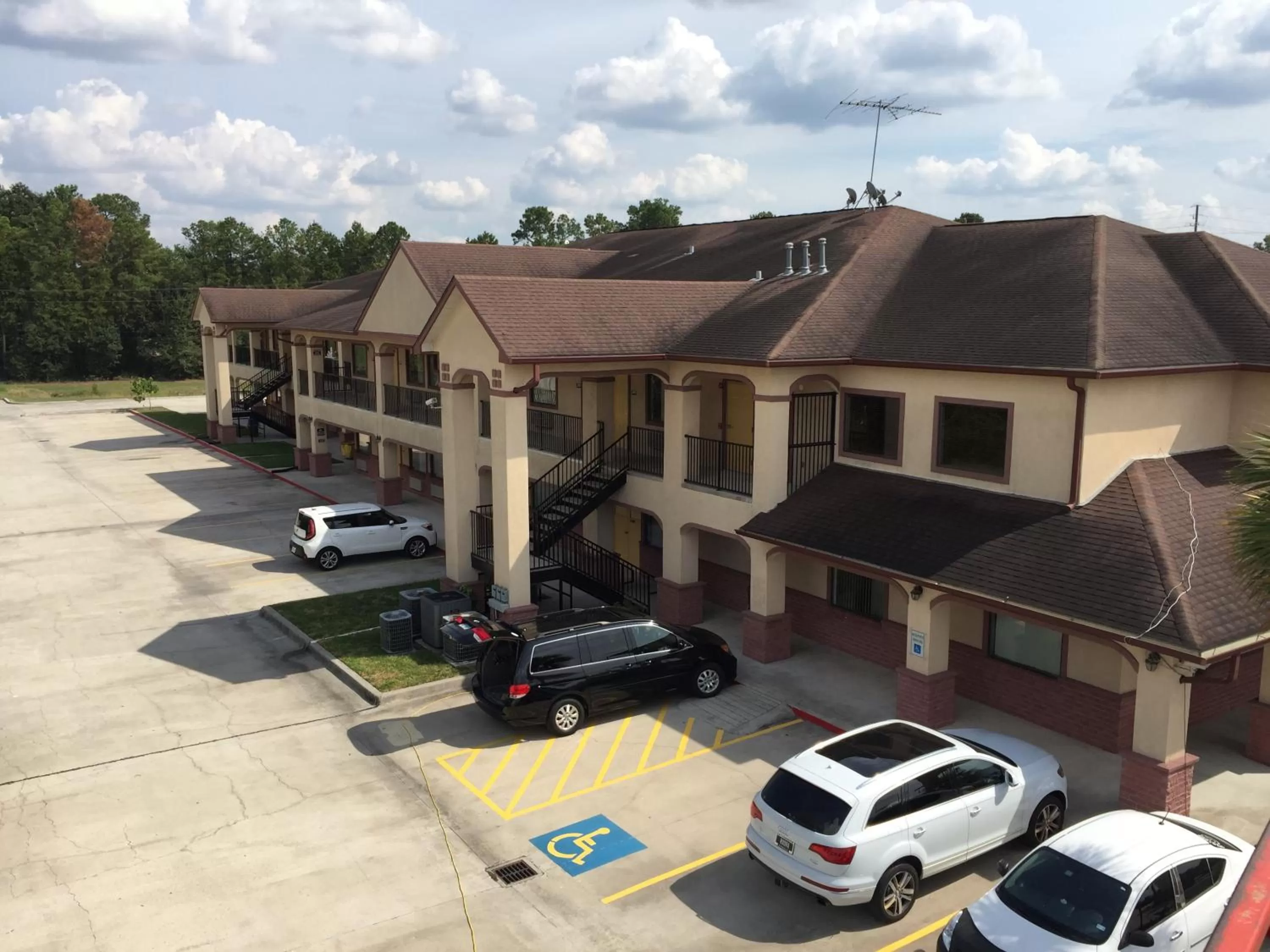 Property Building in Super 8 by Wyndham Humble - Atascocita - FM 1960 I-69