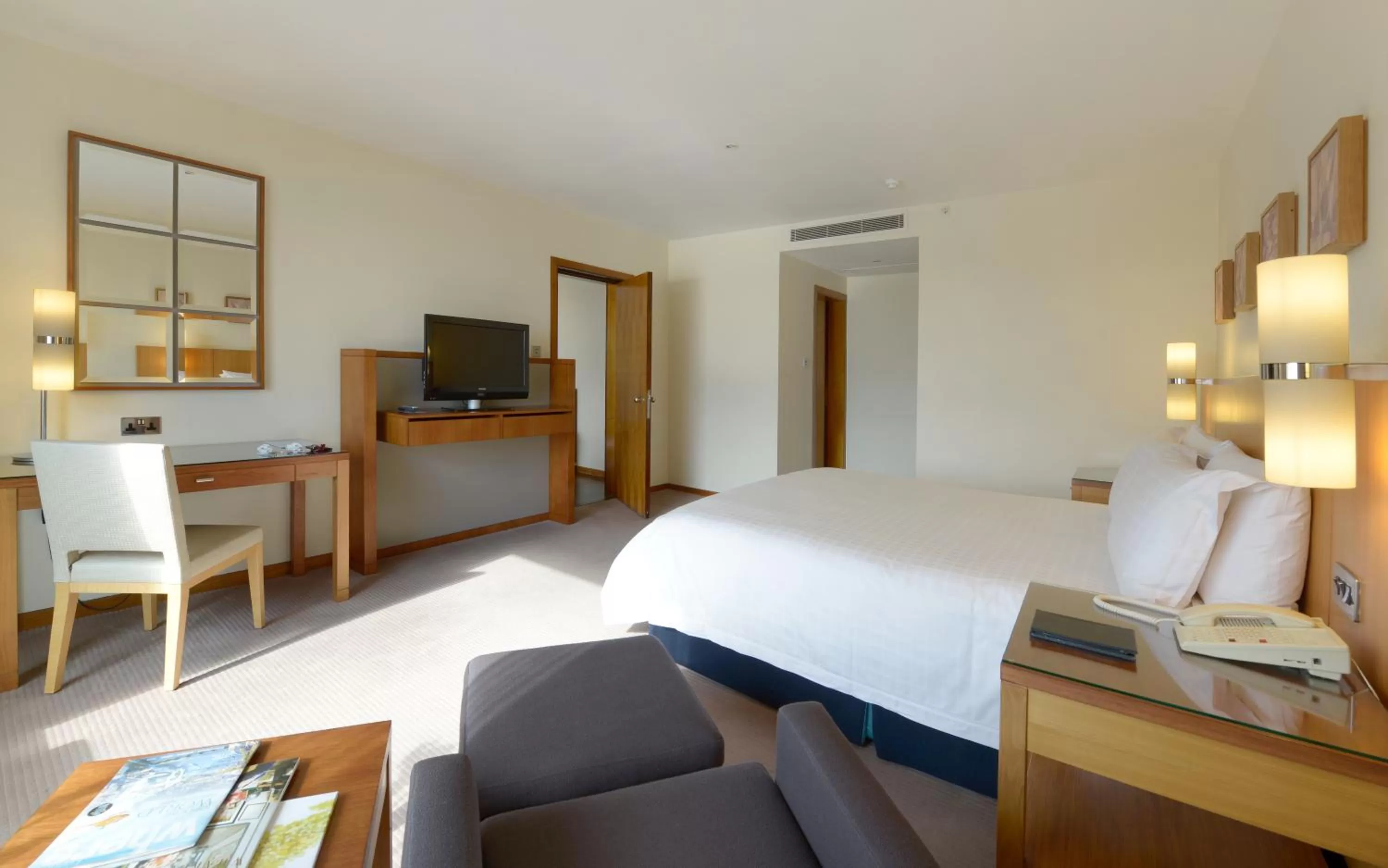 TV and multimedia, Bed in Canary Riverside Plaza Hotel