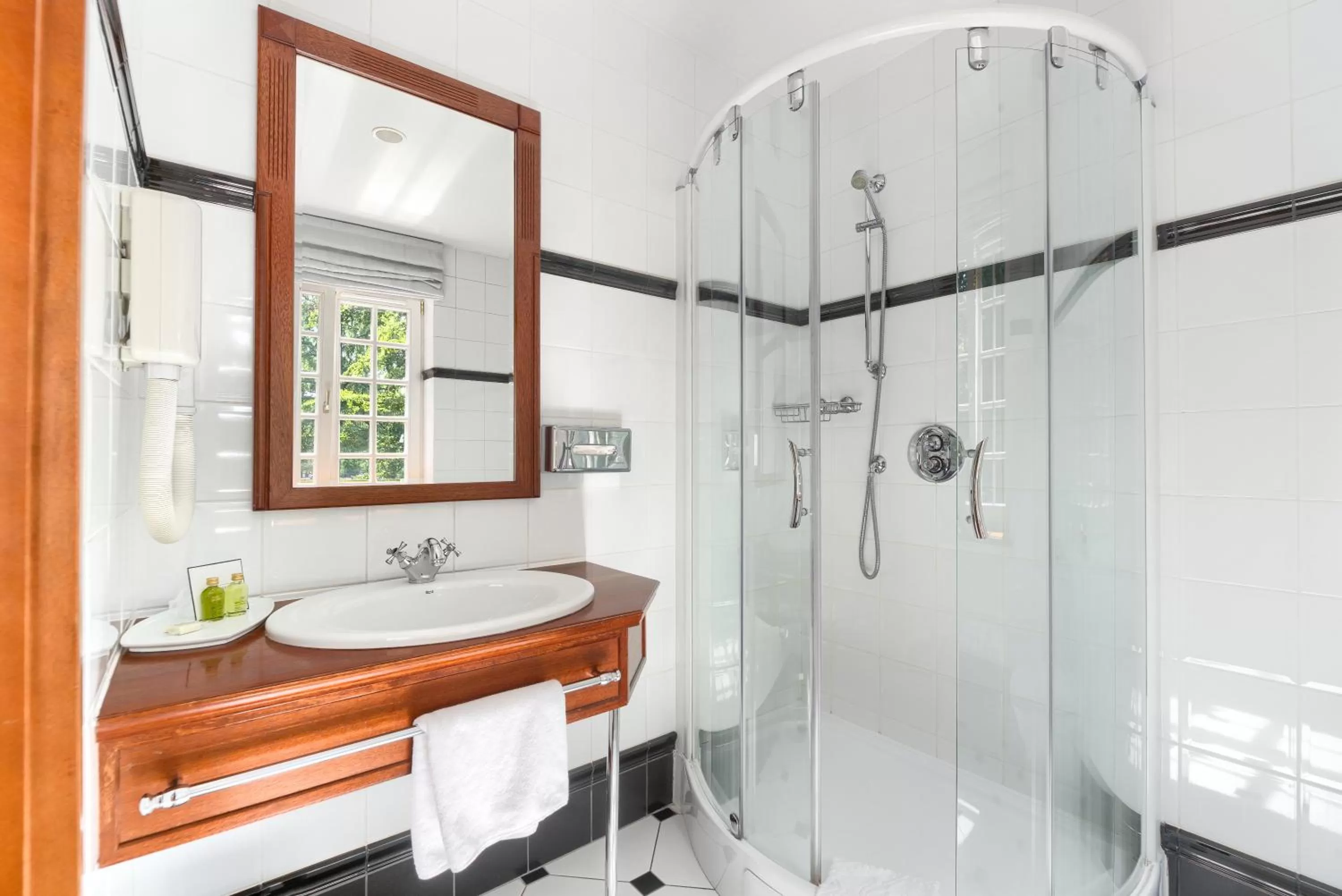 Shower in Park Hotel