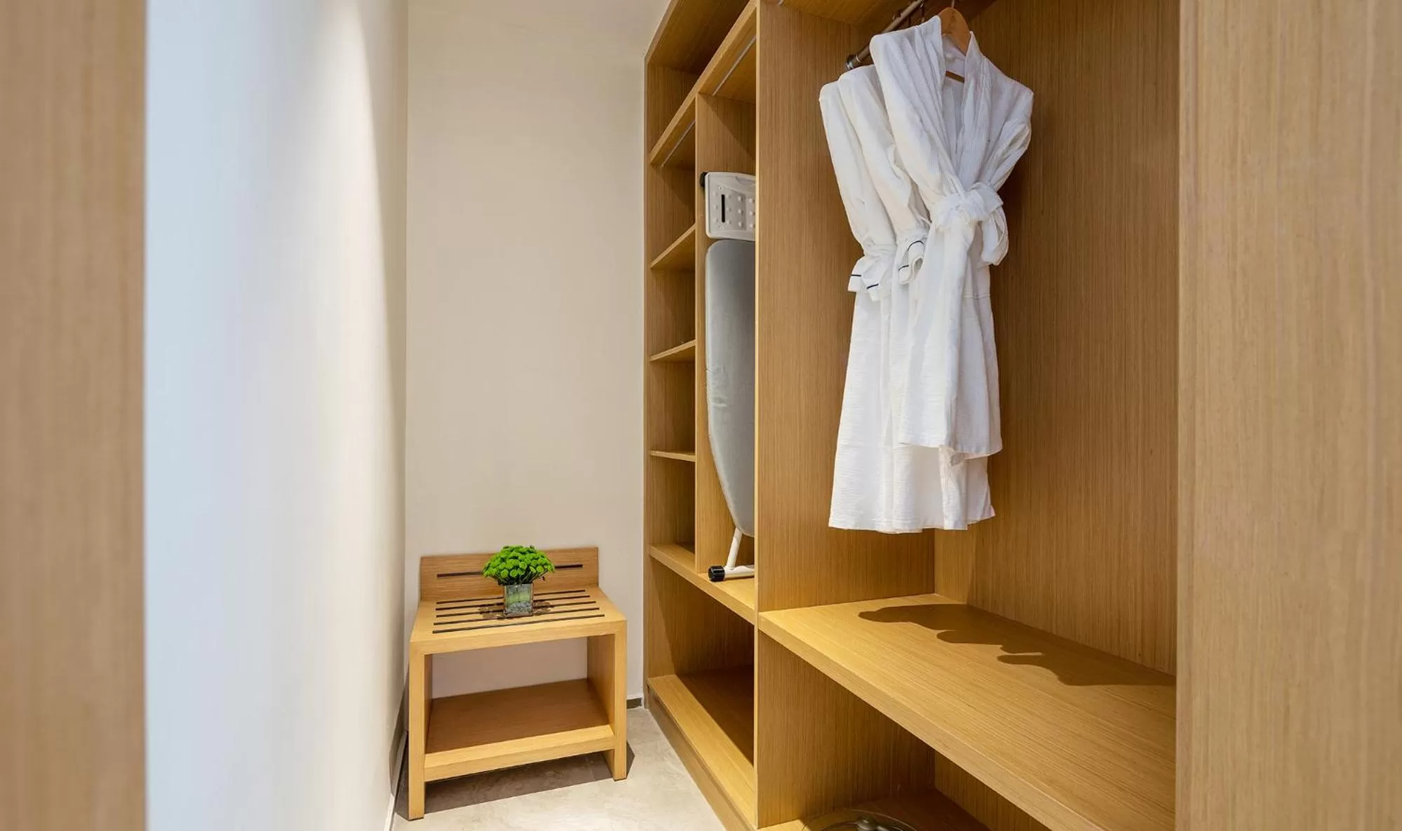 wardrobe in Sanya South China Hotel