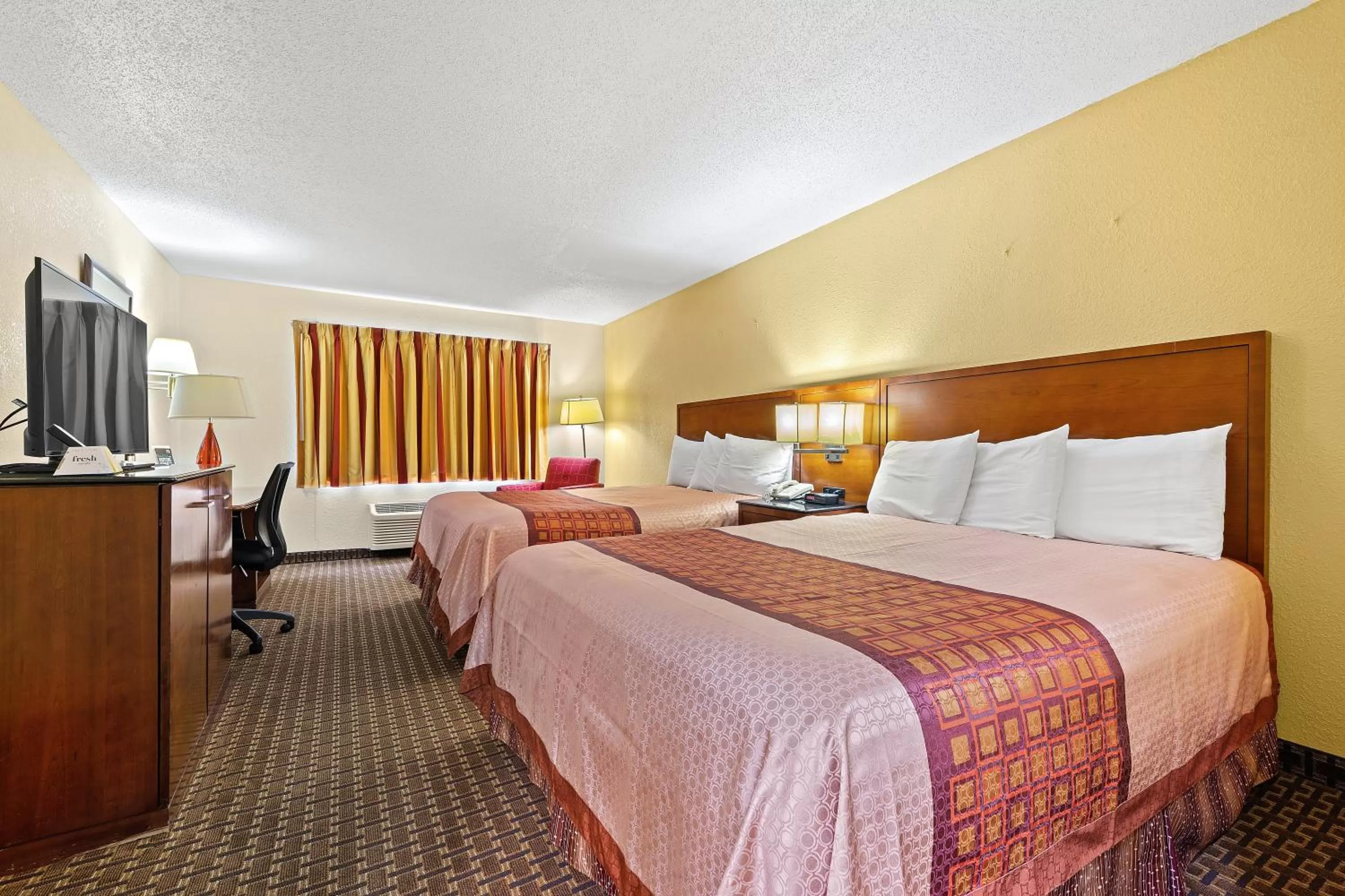 Bedroom, Bed in Geneva Motel