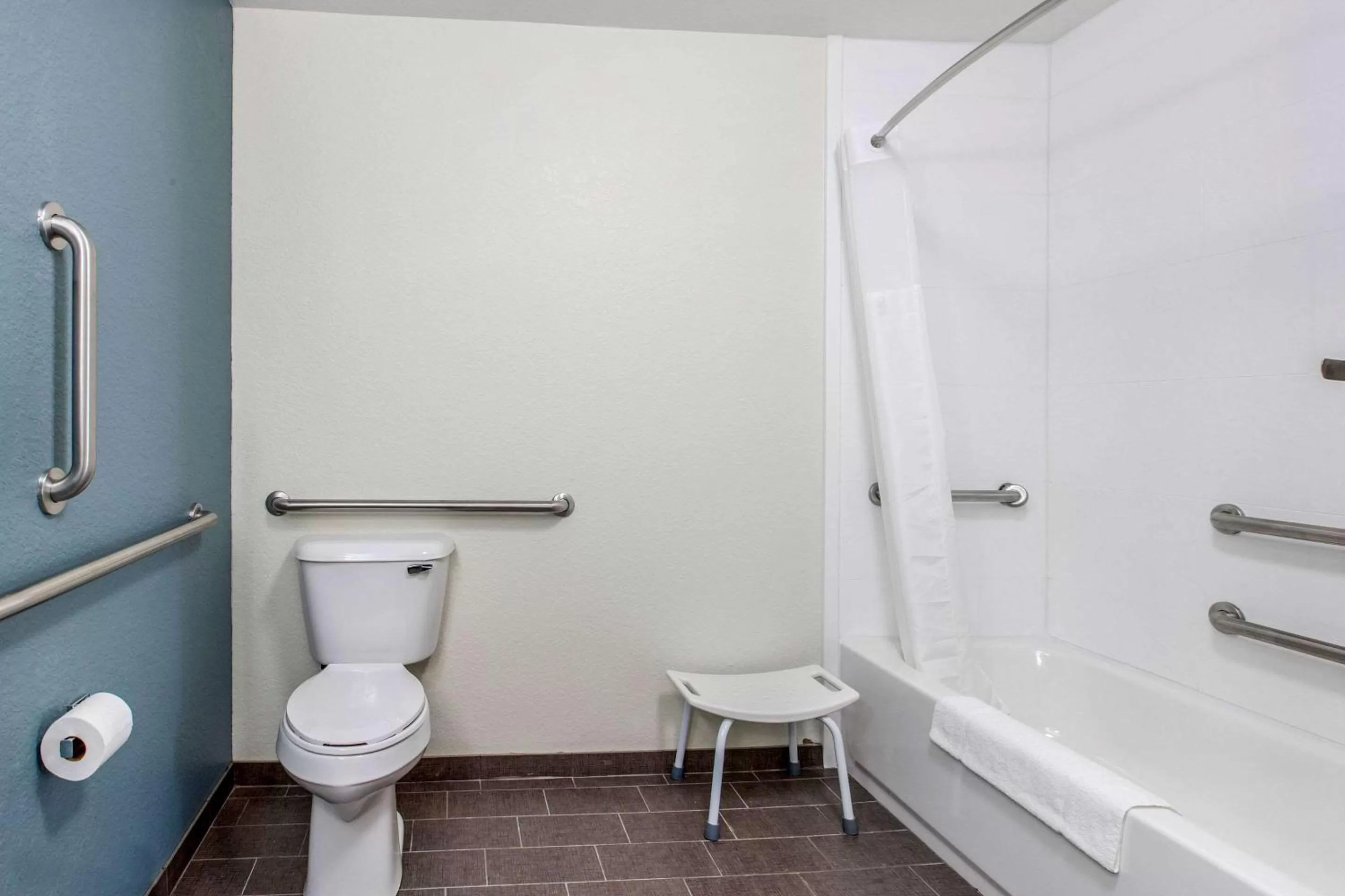 Photo of the whole room in Sleep Inn & Suites Ankeny - Des Moines