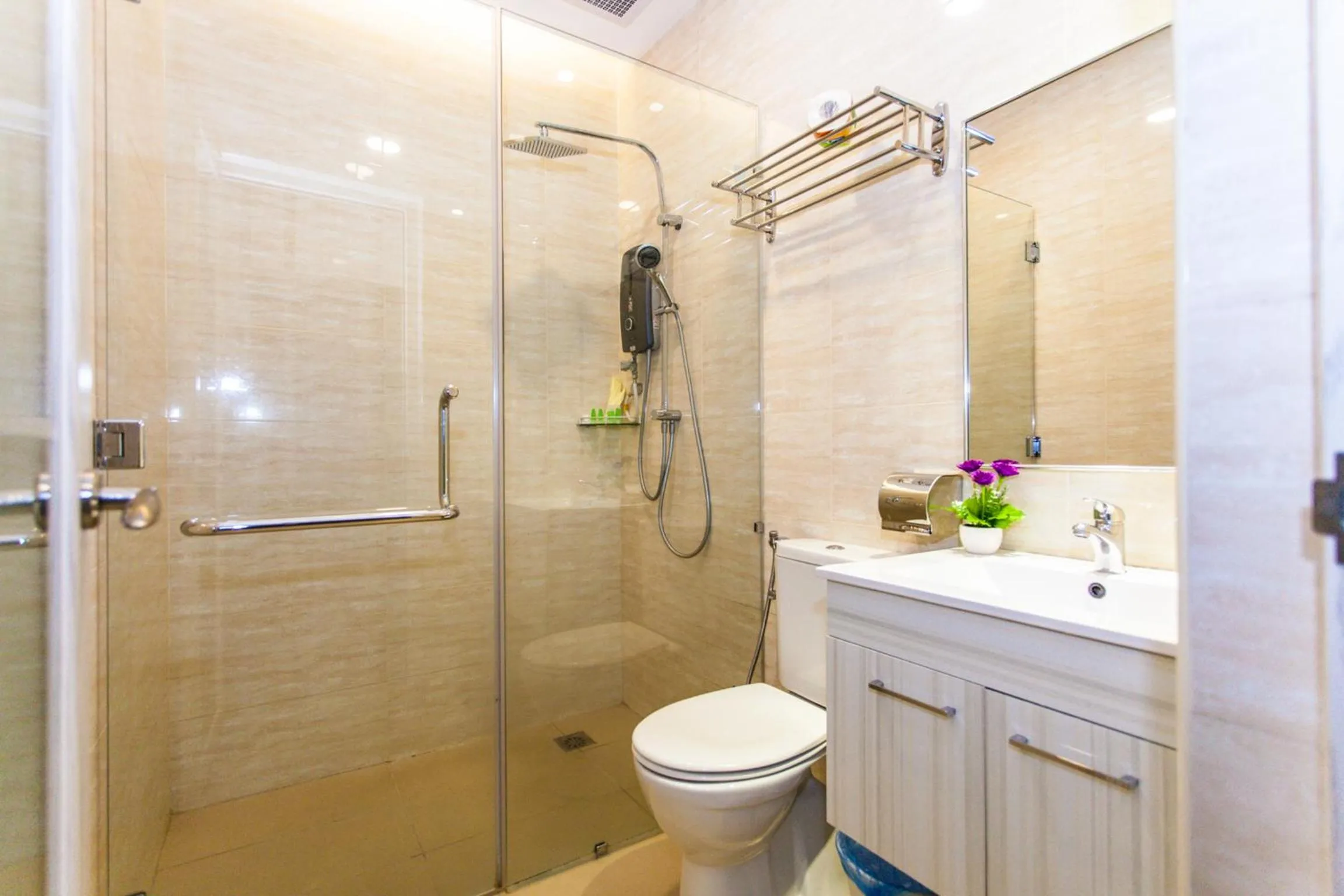 Shower in GM Grand Moments Bandar Sunway