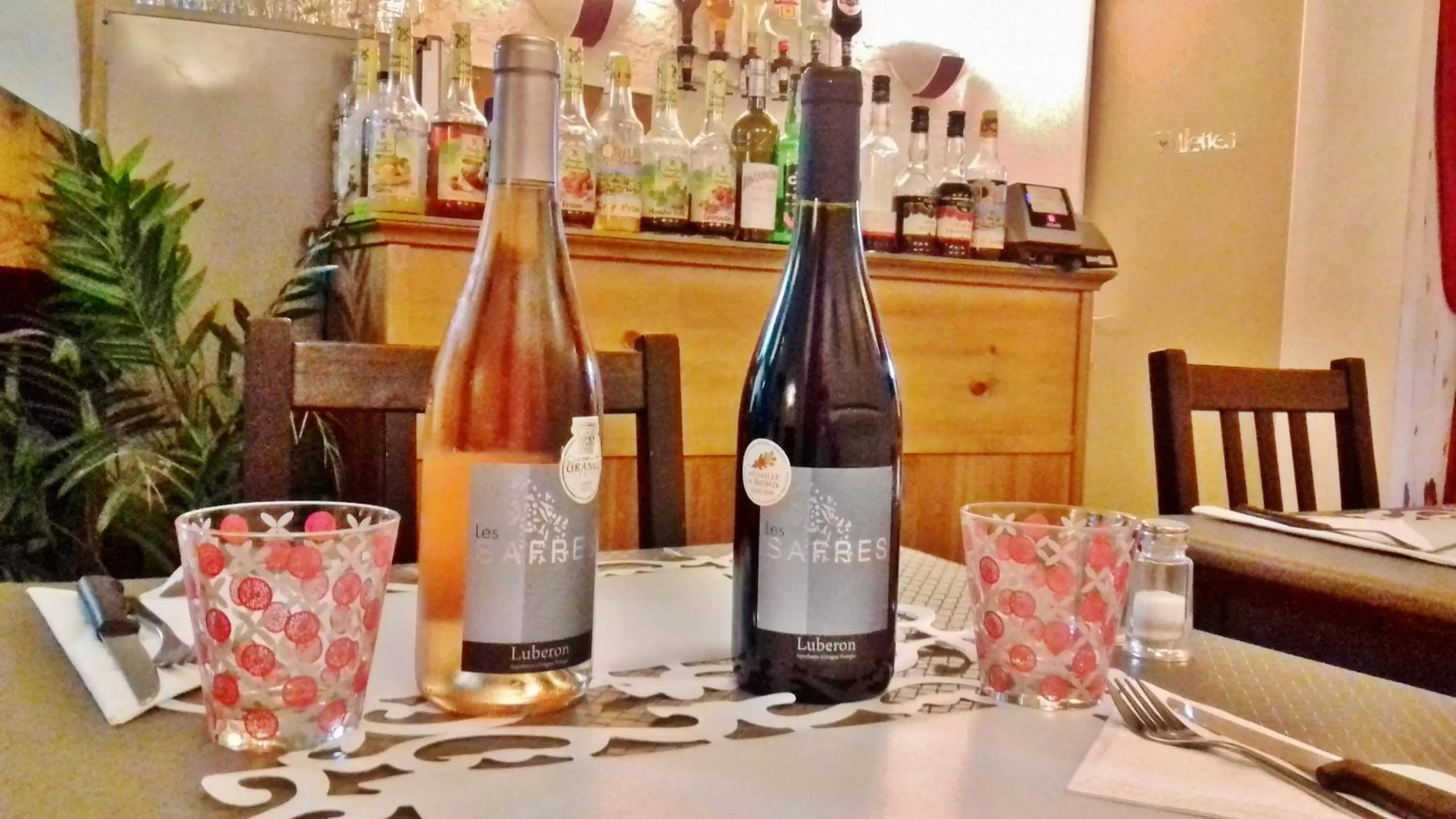 Food and drinks in Le palais, hôtel - restaurant