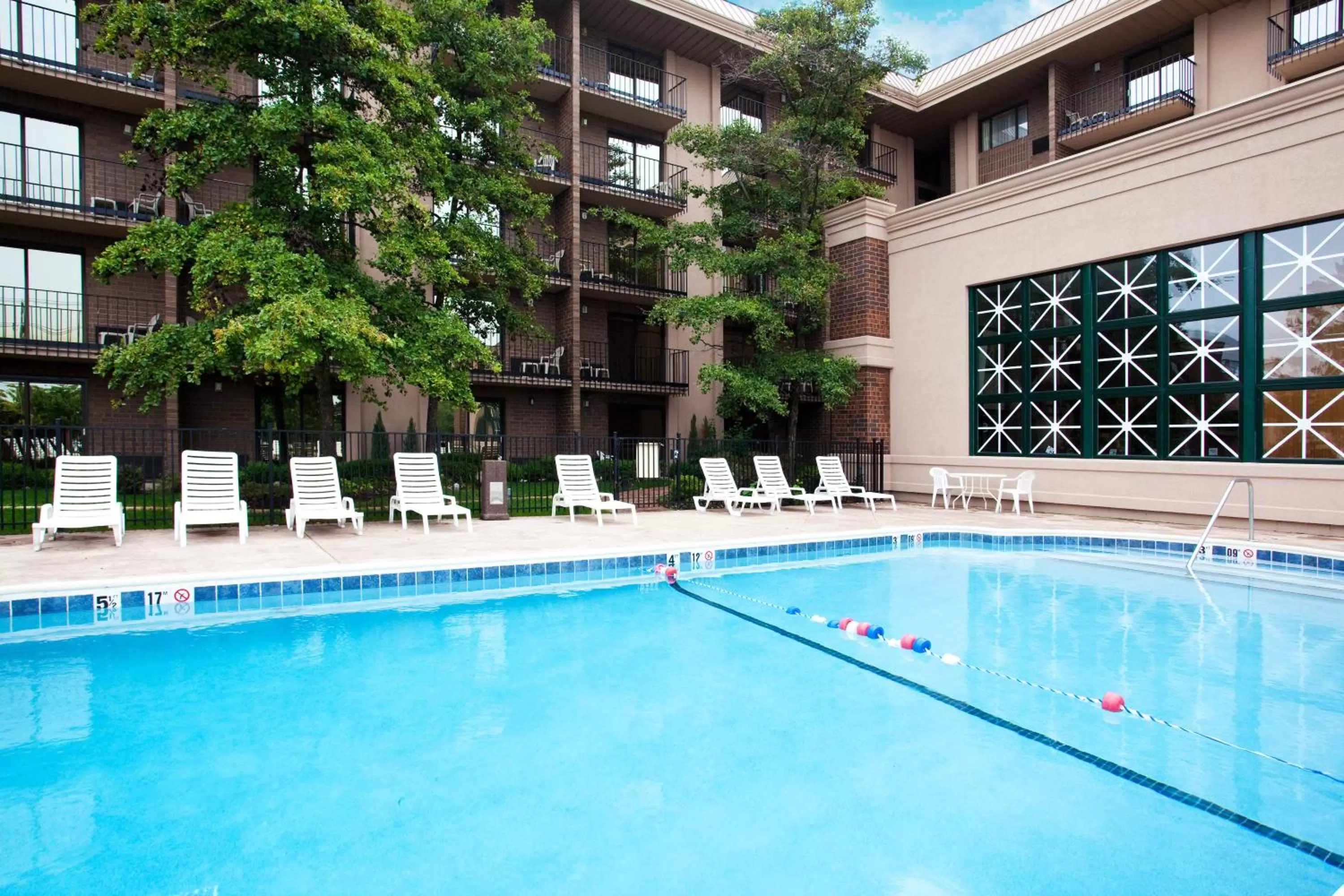 Swimming pool in Holiday Inn Express Schaumburg-Rolling Meadows by IHG