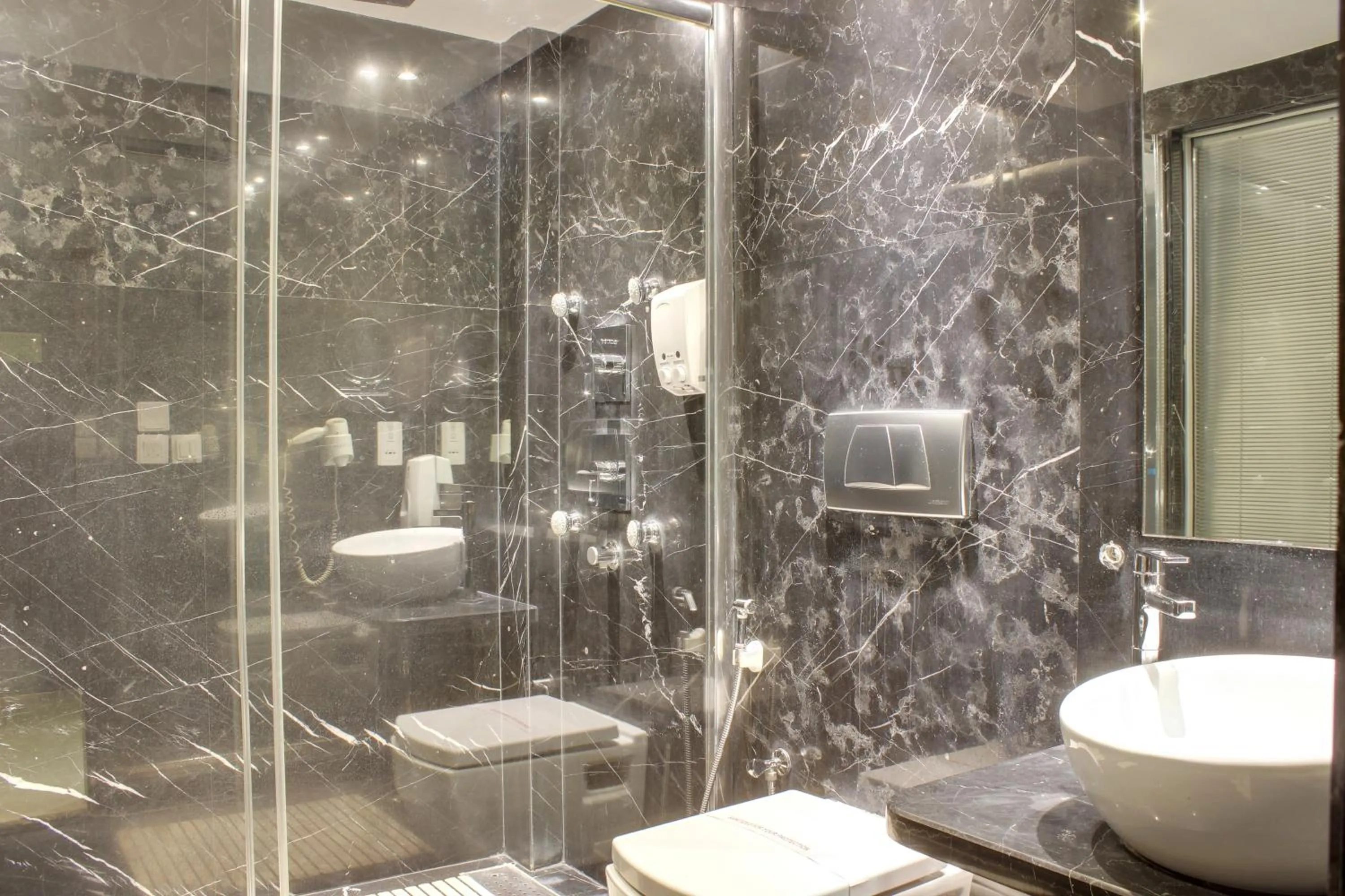 Bathroom in Hotel GODWIN DELUXE - New Delhi Railway Station - Paharganj