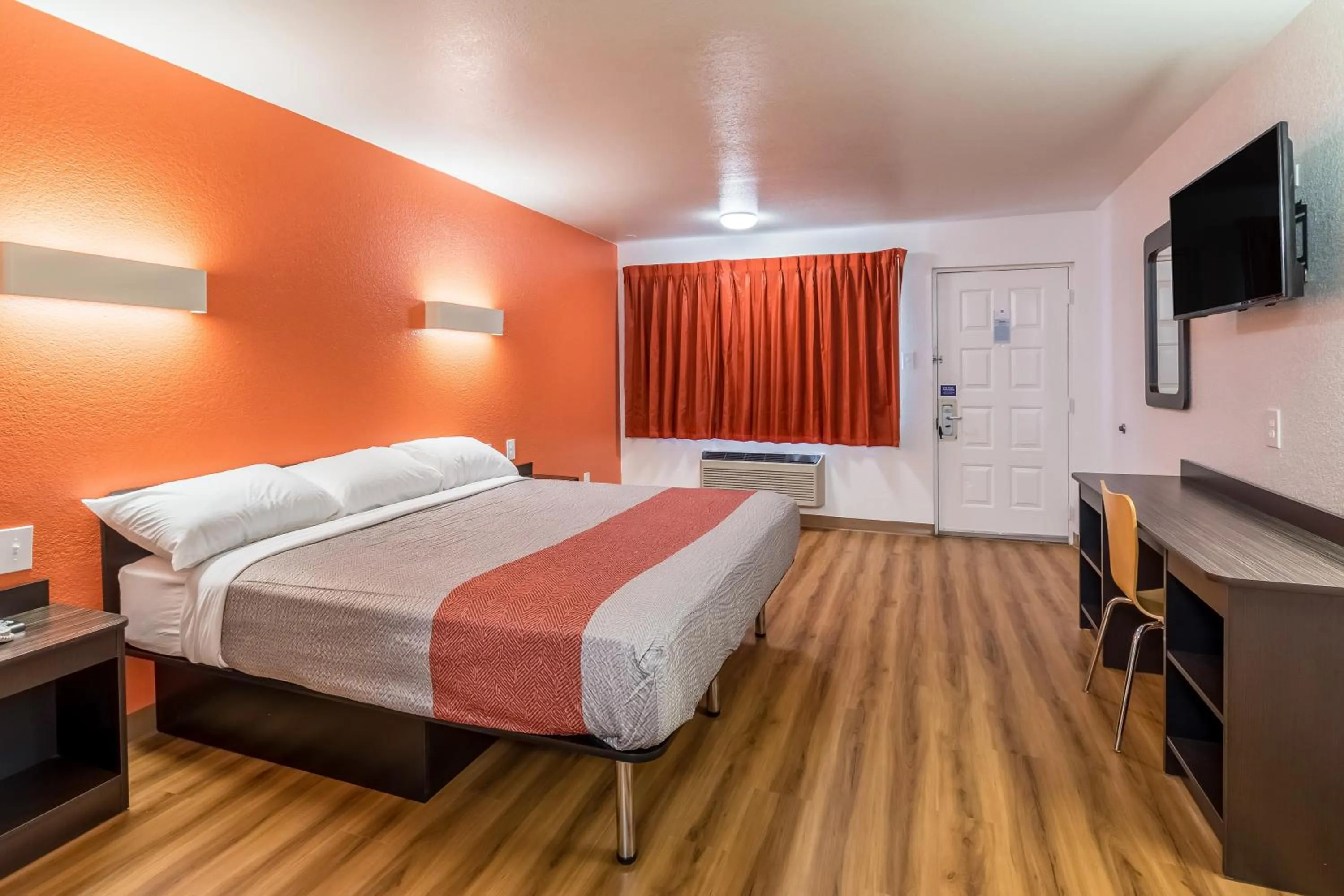 Bedroom, Bed in Motel 6-Arlington, TX - UTA