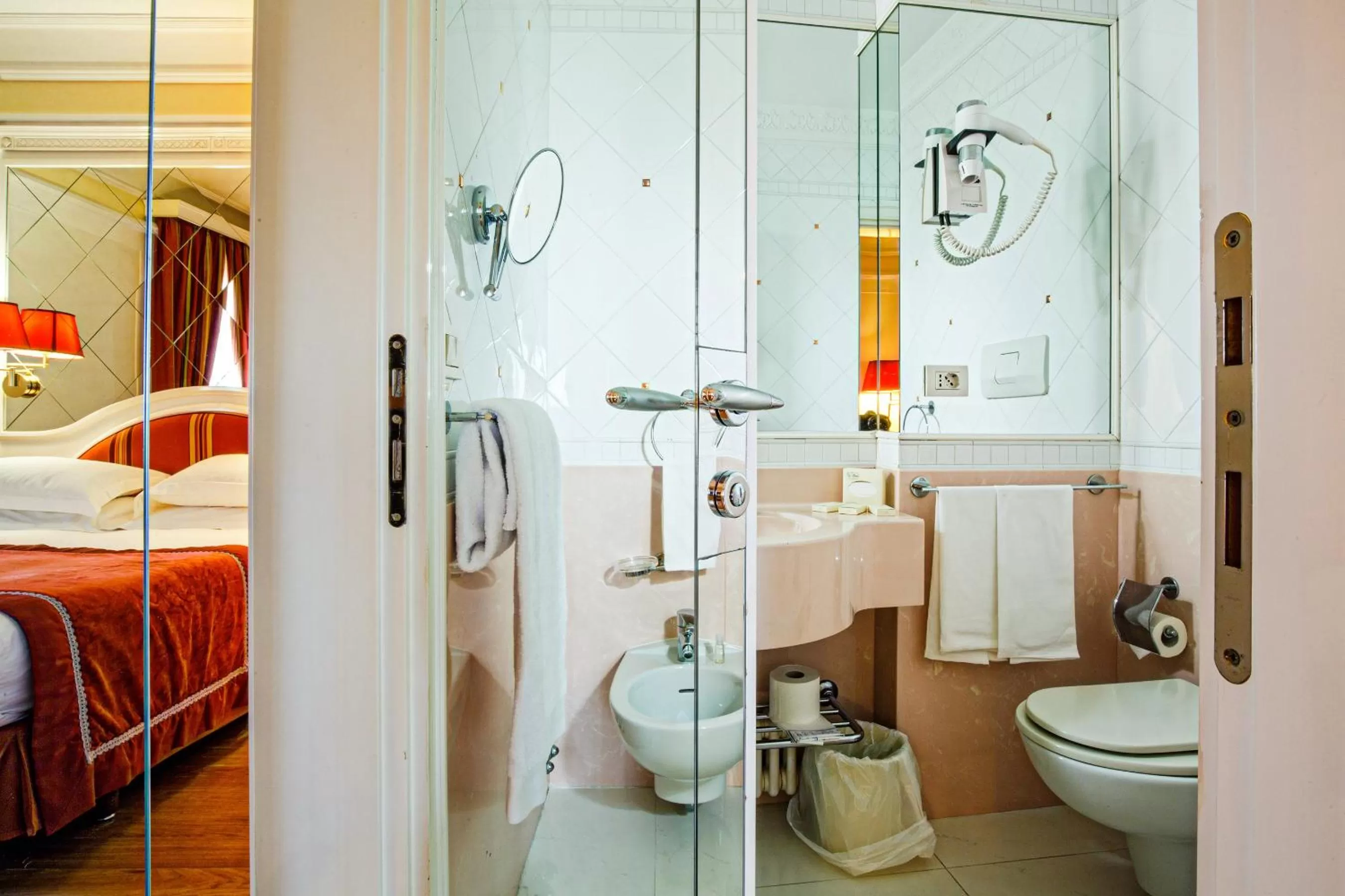 Bathroom, Bed in Grand Hotel Des Bains