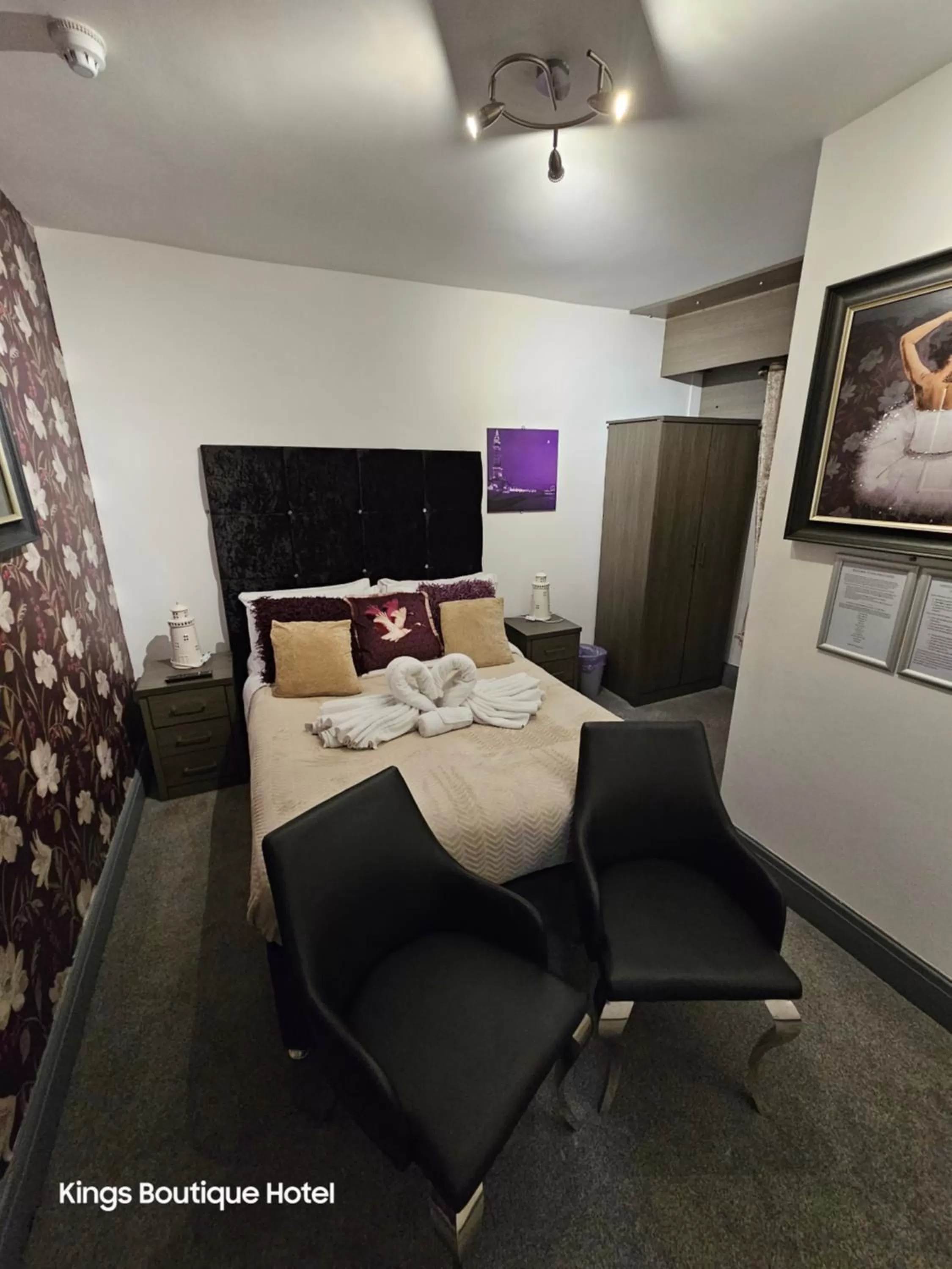 Bed in Kings Boutique Hotel