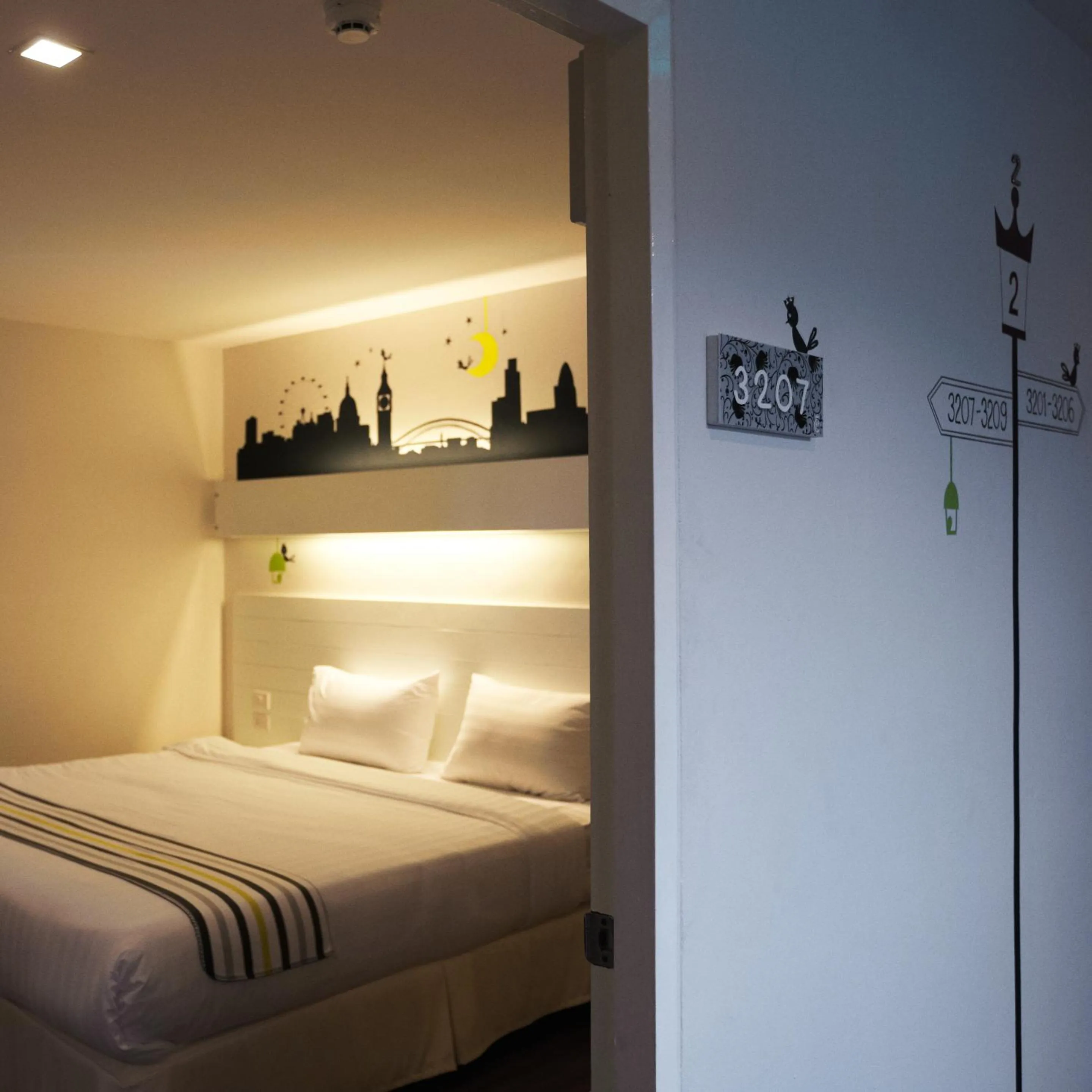 Bed in The Phoenix Hotel Bangkok - Suvarnabhumi Airport