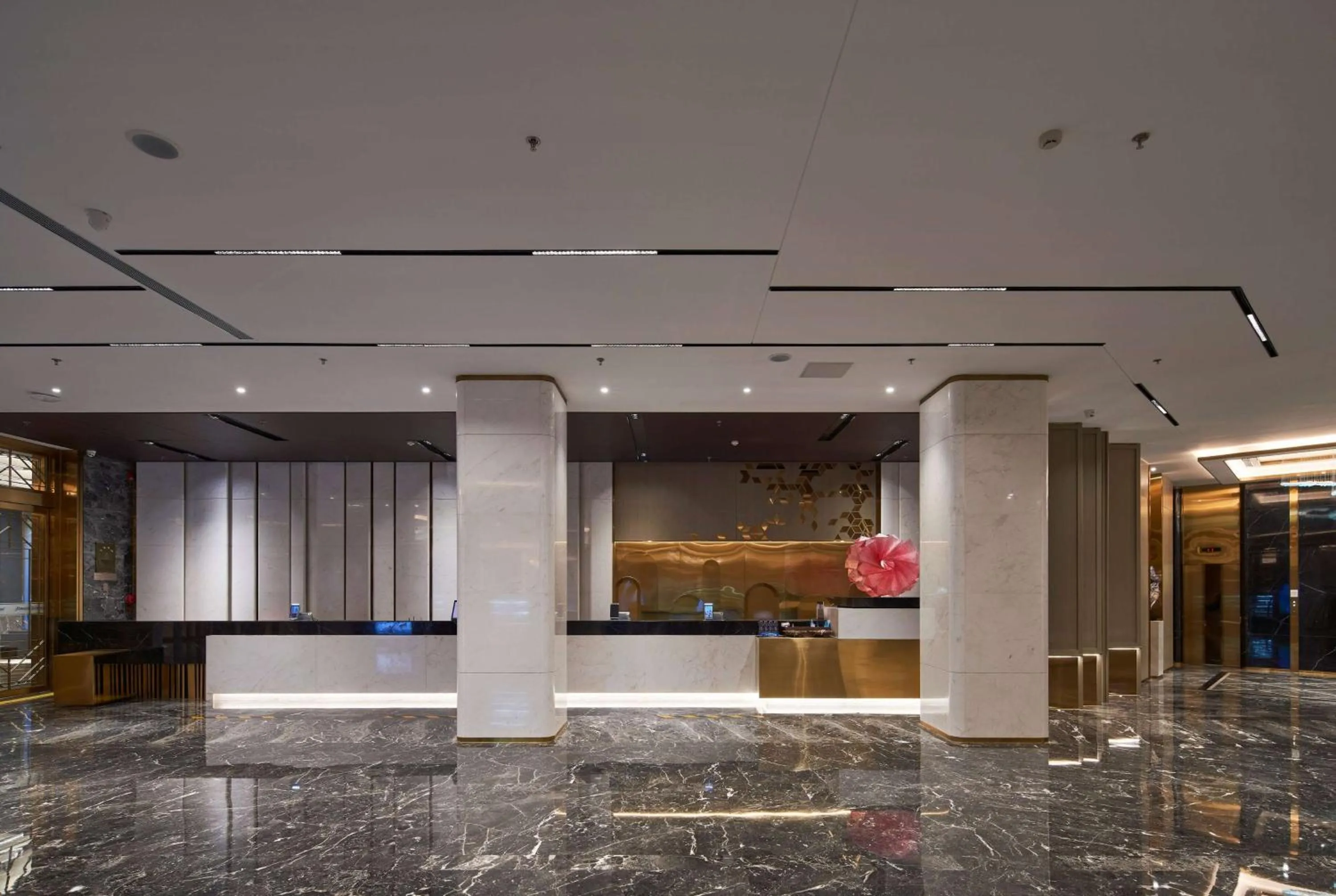 Lobby or reception in Howard Johnson Paragon Hotel Beijing
