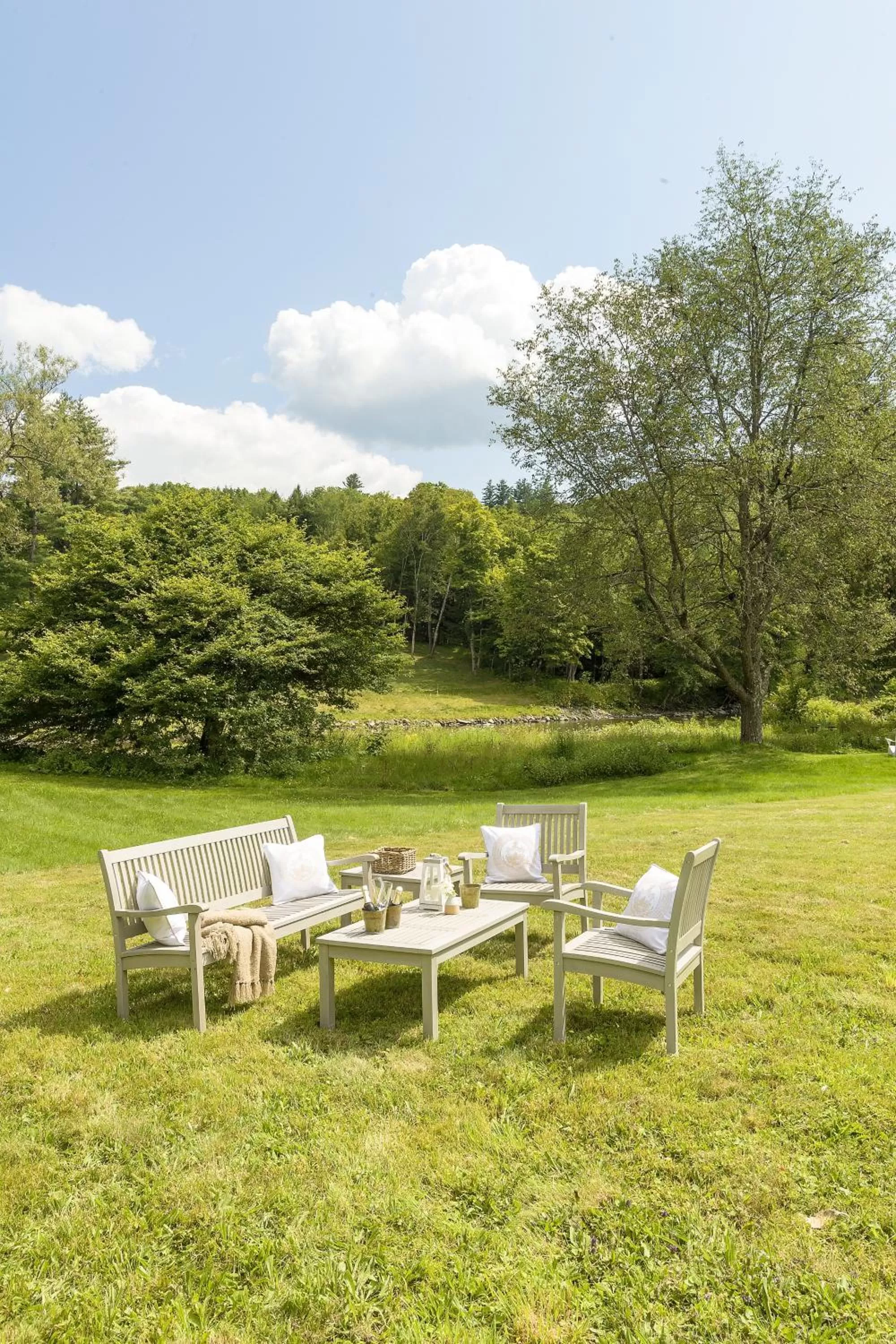 View (from property/room), Garden in 506 On the River Inn Woodstock
