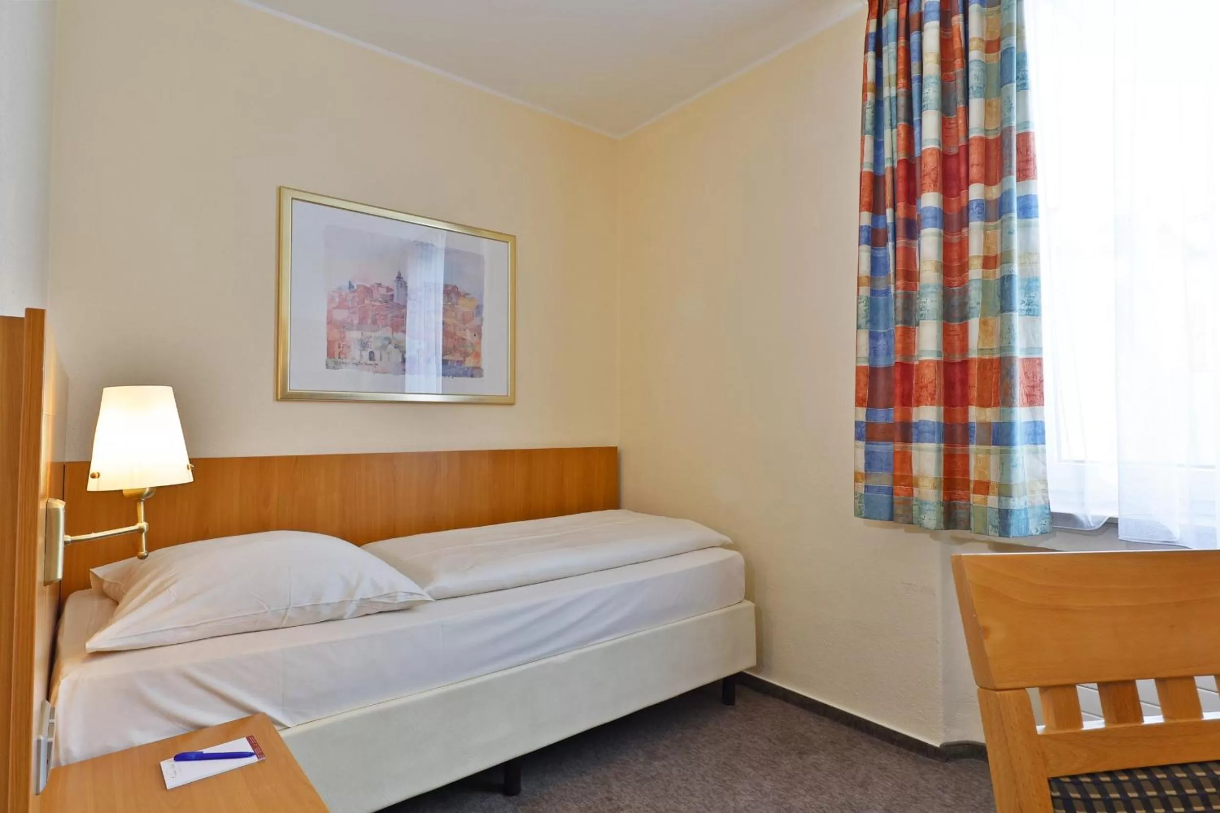 Photo of the whole room, Bed in City Partner Central-Hotel Wuppertal