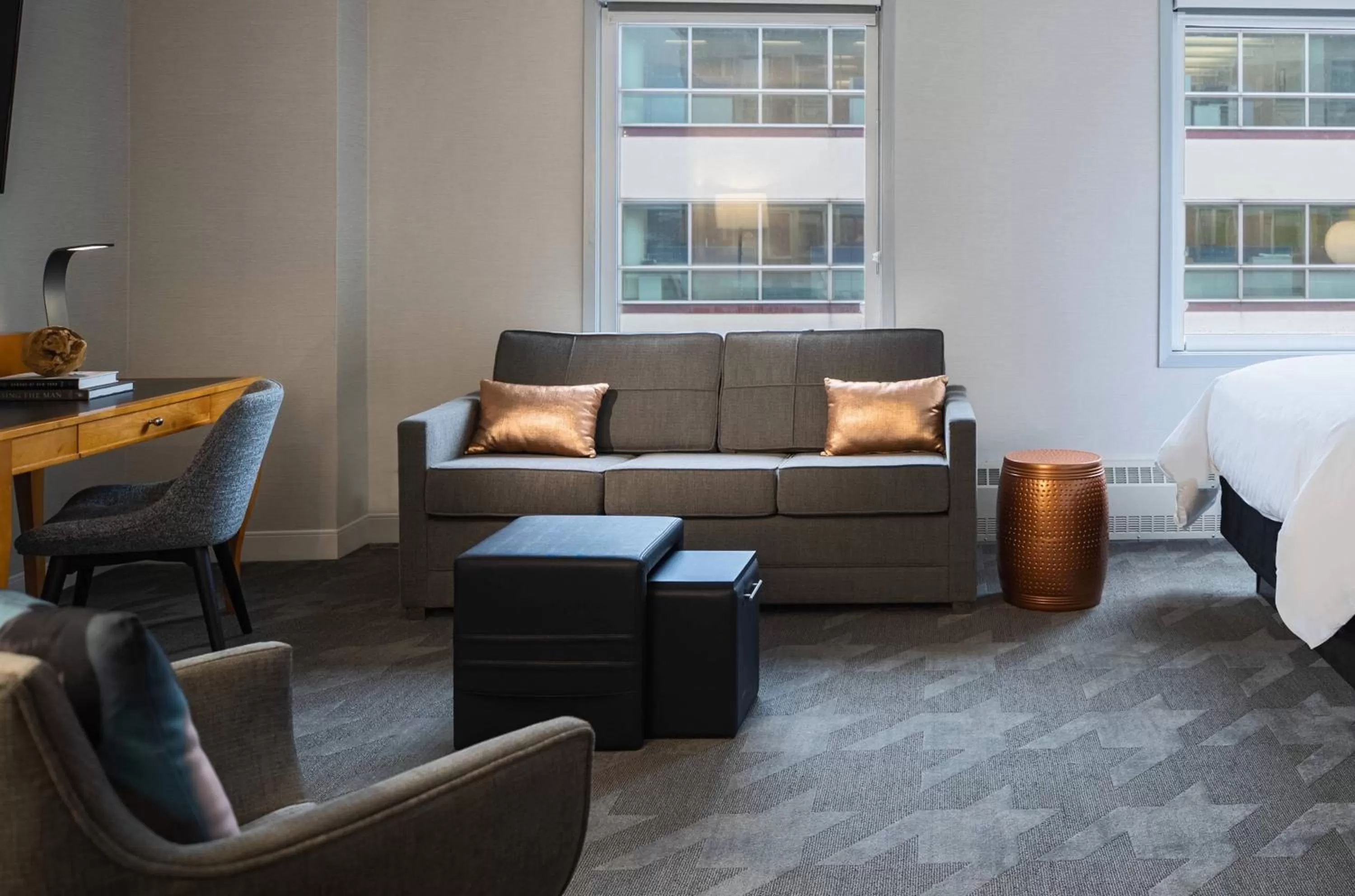 Bedroom, Bed in Renaissance Des Moines Savery Hotel