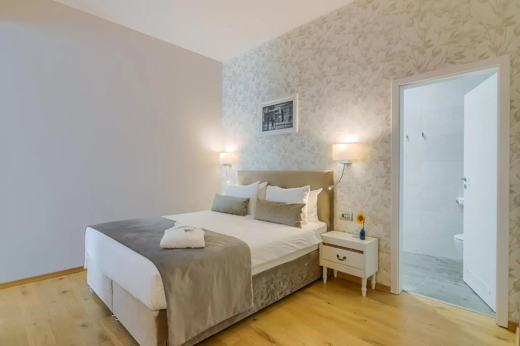 Bed in New Era Hotel Old Town Party Zone Bucharest- parking with fee nearby - NOT at the hotel !