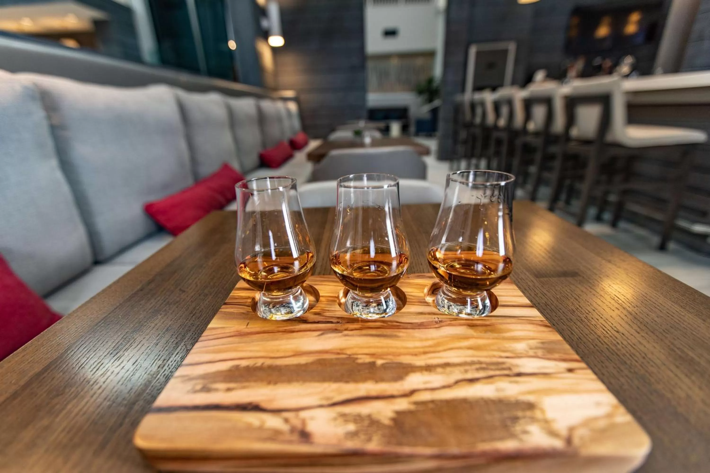 Restaurant/places to eat in Hilton Suites Brentwood