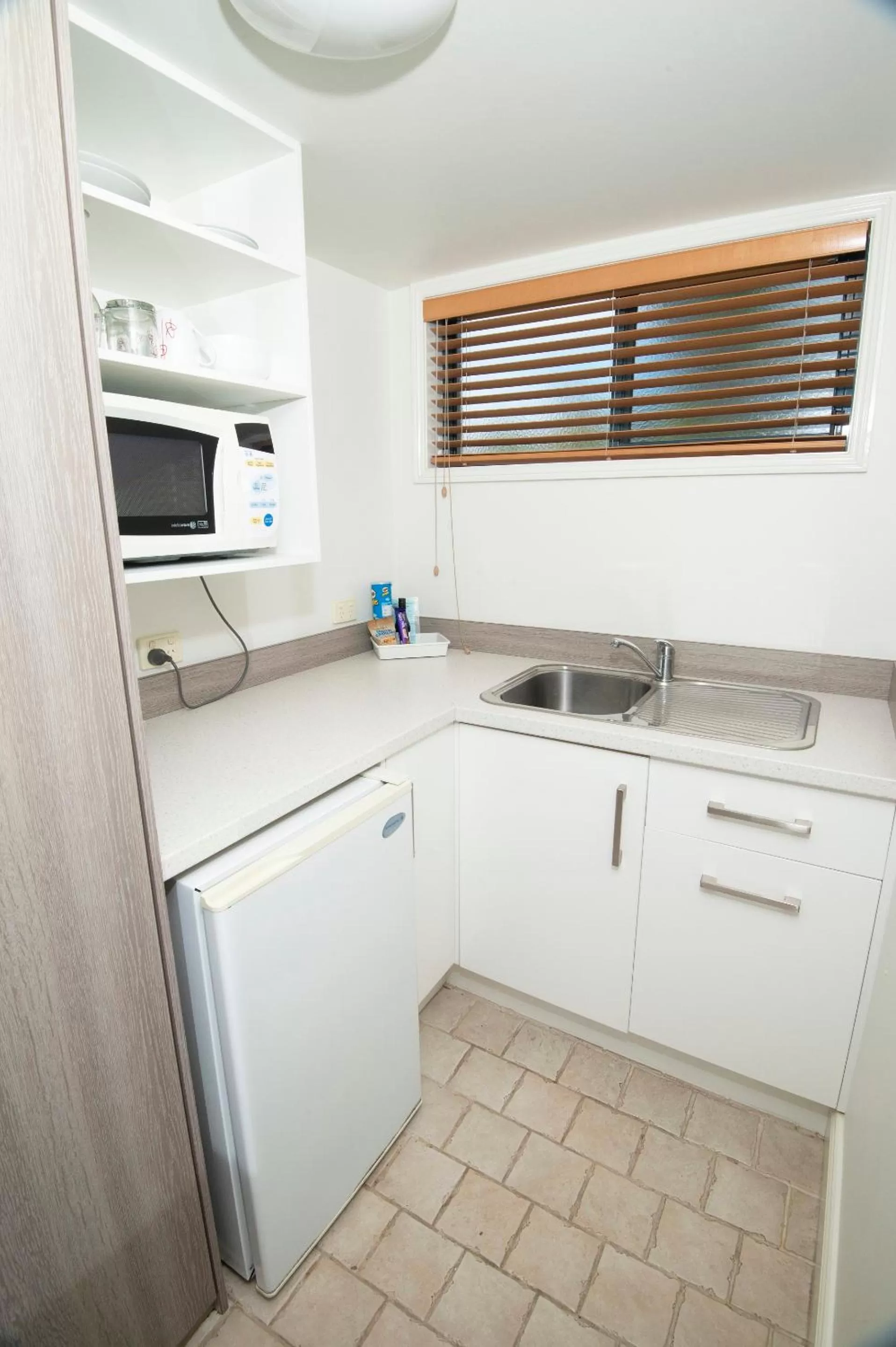 Kitchen or kitchenette in Rockpool Motor Inn