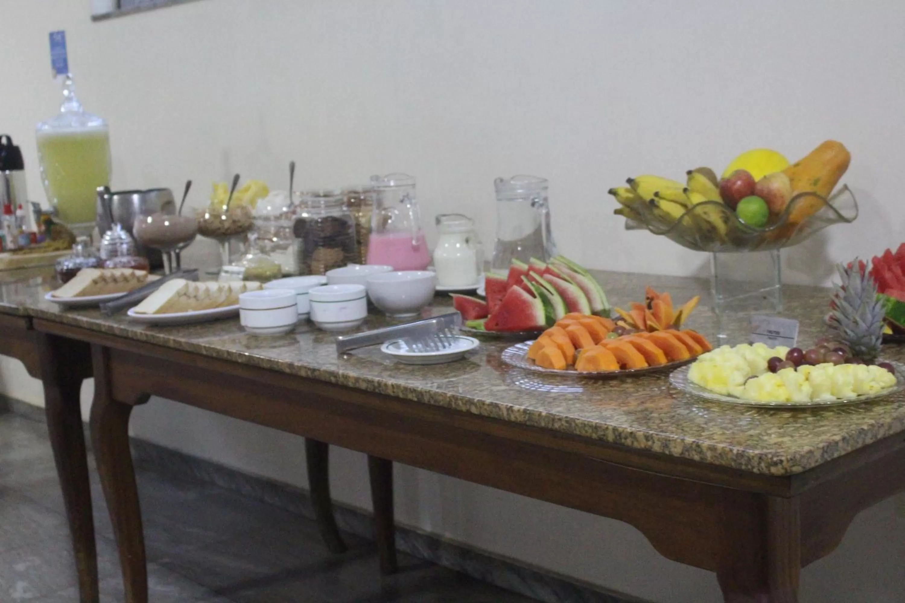 Breakfast in Hotel Oscar Econômico Montes Claros