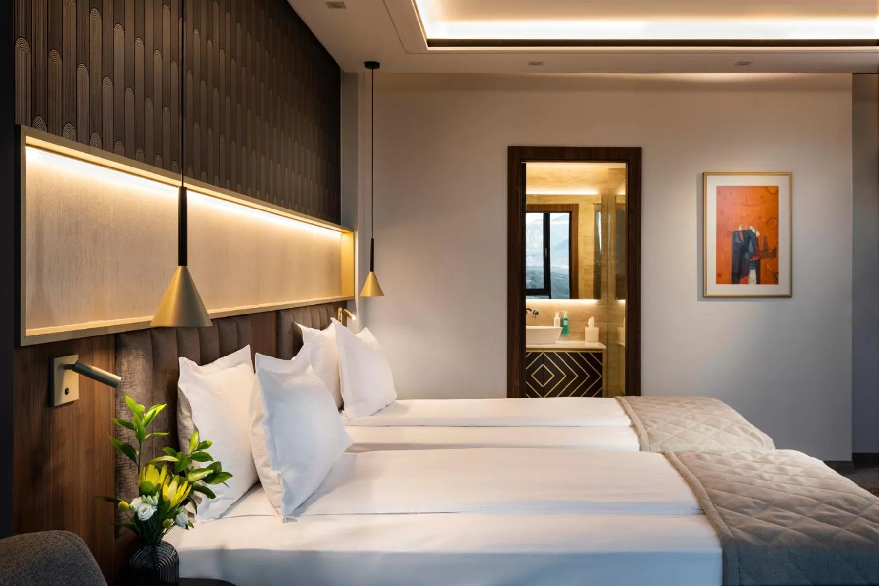 Bed in Kings' Valley Medical & Spa Hotel