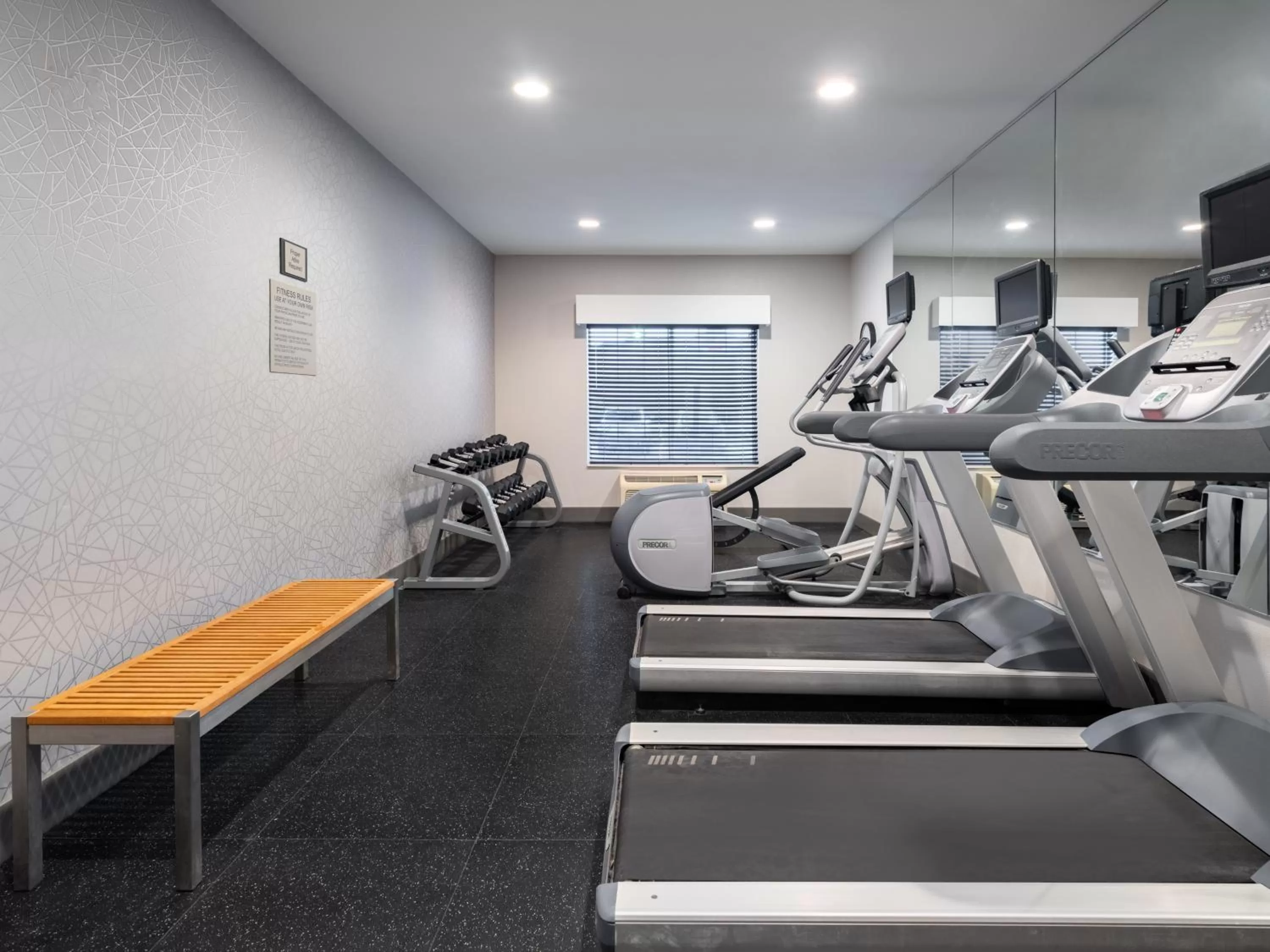 Fitness centre/facilities in Country Inn & Suites by Radisson, Toledo, OH