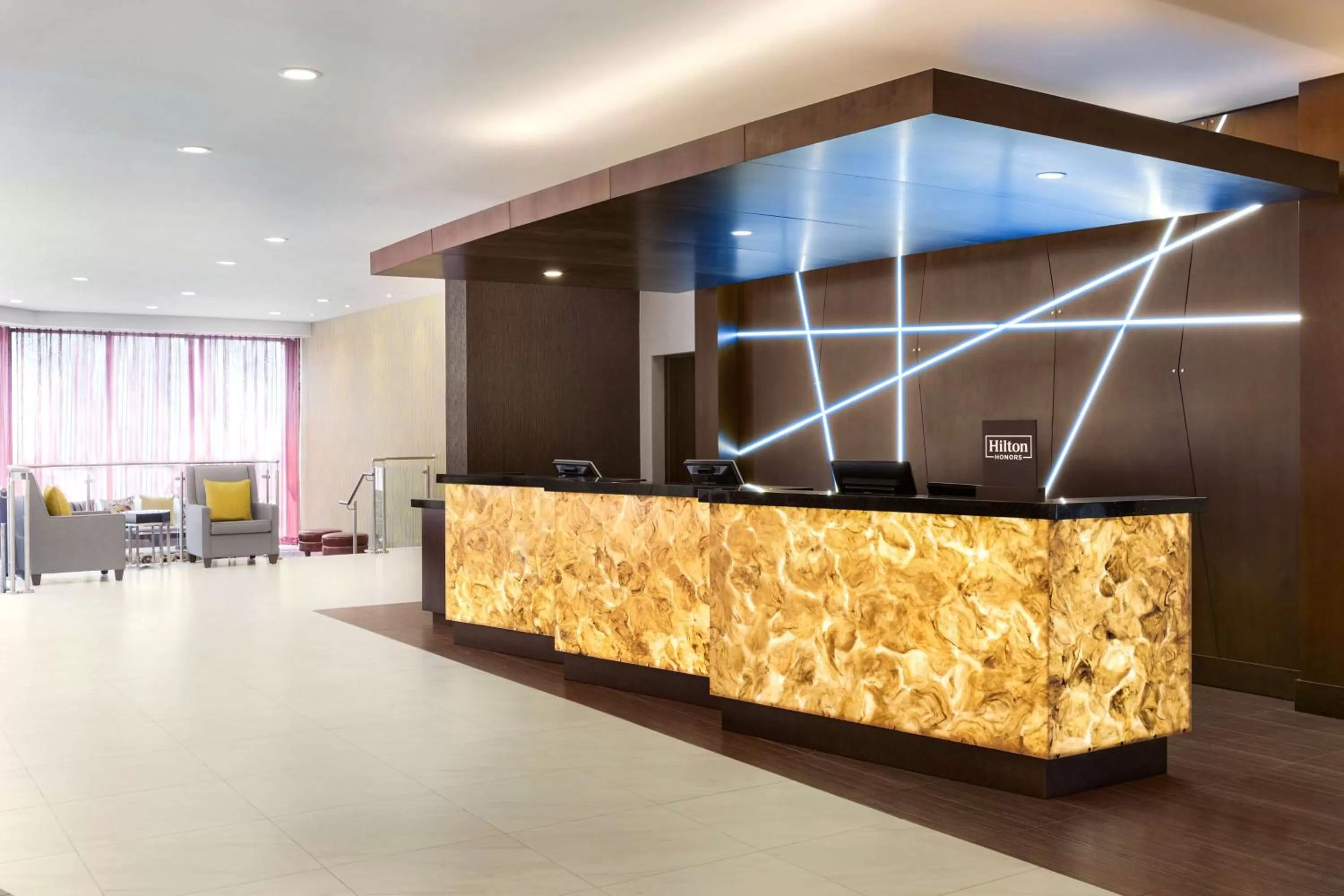 Lobby or reception in DoubleTree by Hilton Hotel Toronto Airport West