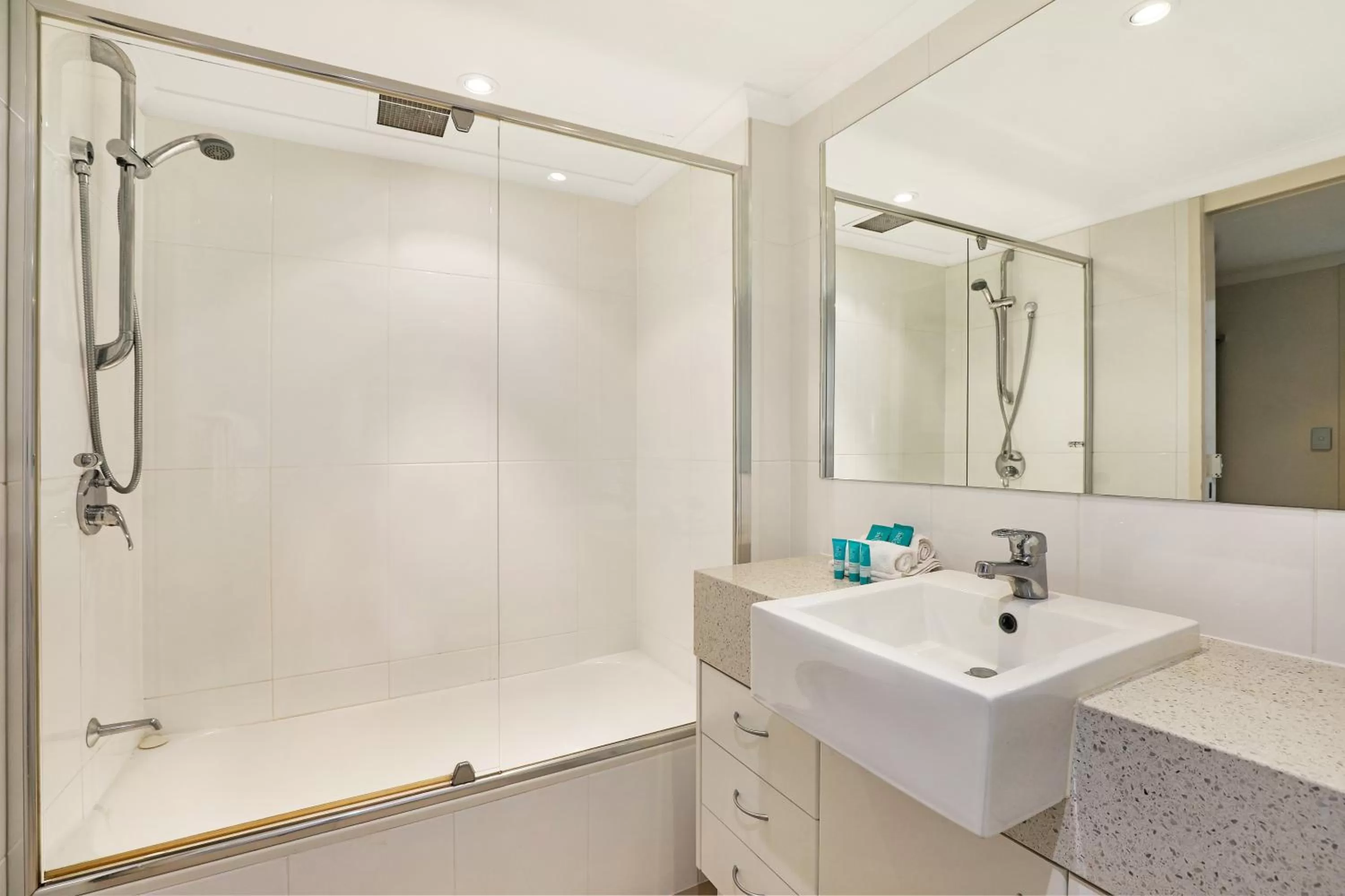 Bathroom in ULTIQA Points North