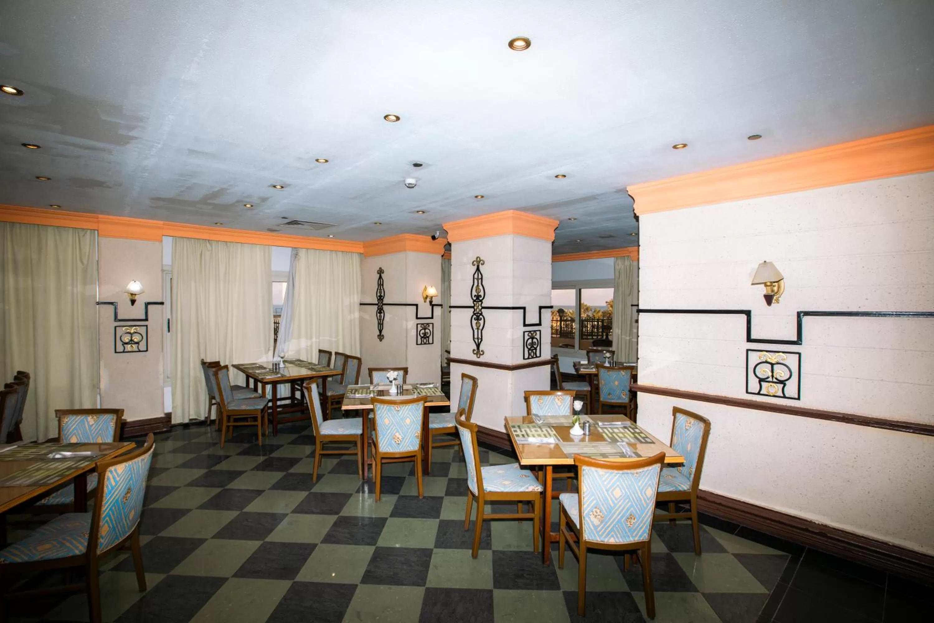 Restaurant/places to eat in AIFU Hotel El Montazah Alexandria