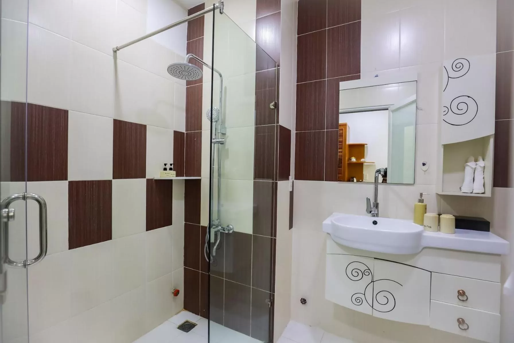 Shower in Chez Mimosa Local - Free Laundry