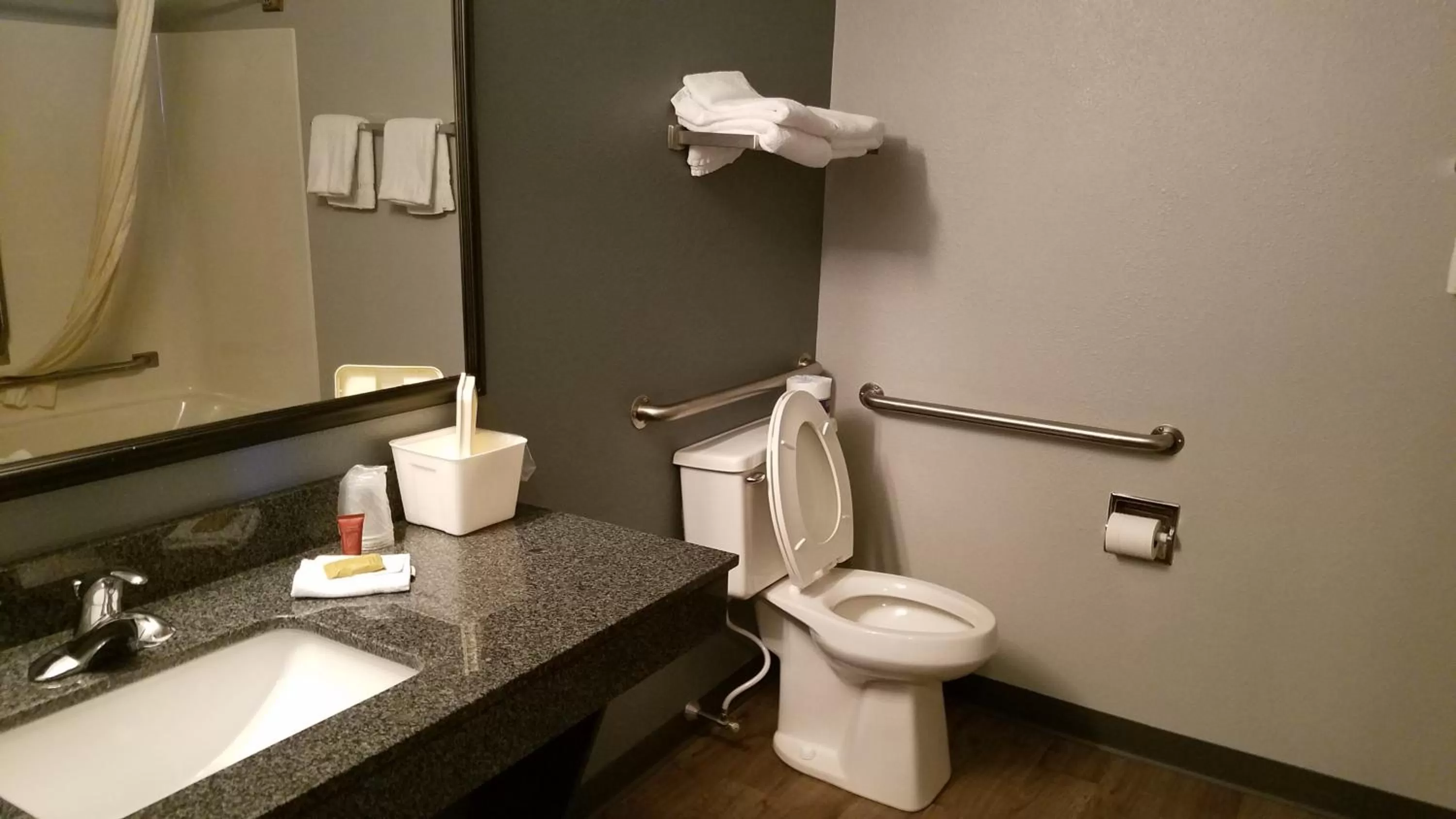 Toilet, Bathroom in Boarders Inn & Suites by Cobblestone Hotels - Superior/Duluth