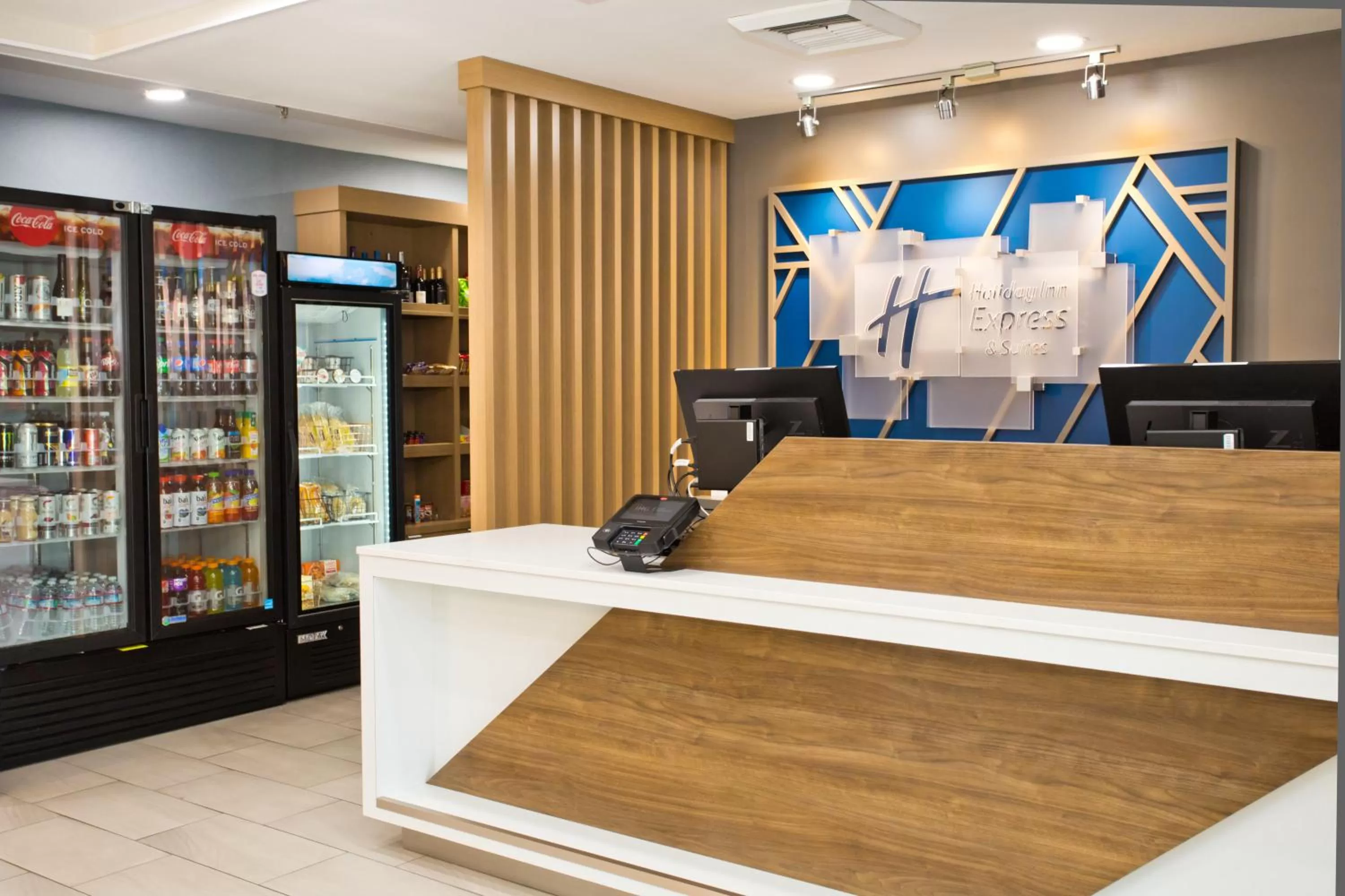 Lobby or reception in Holiday Inn Express & Suites Sacramento NE Cal Expo by IHG