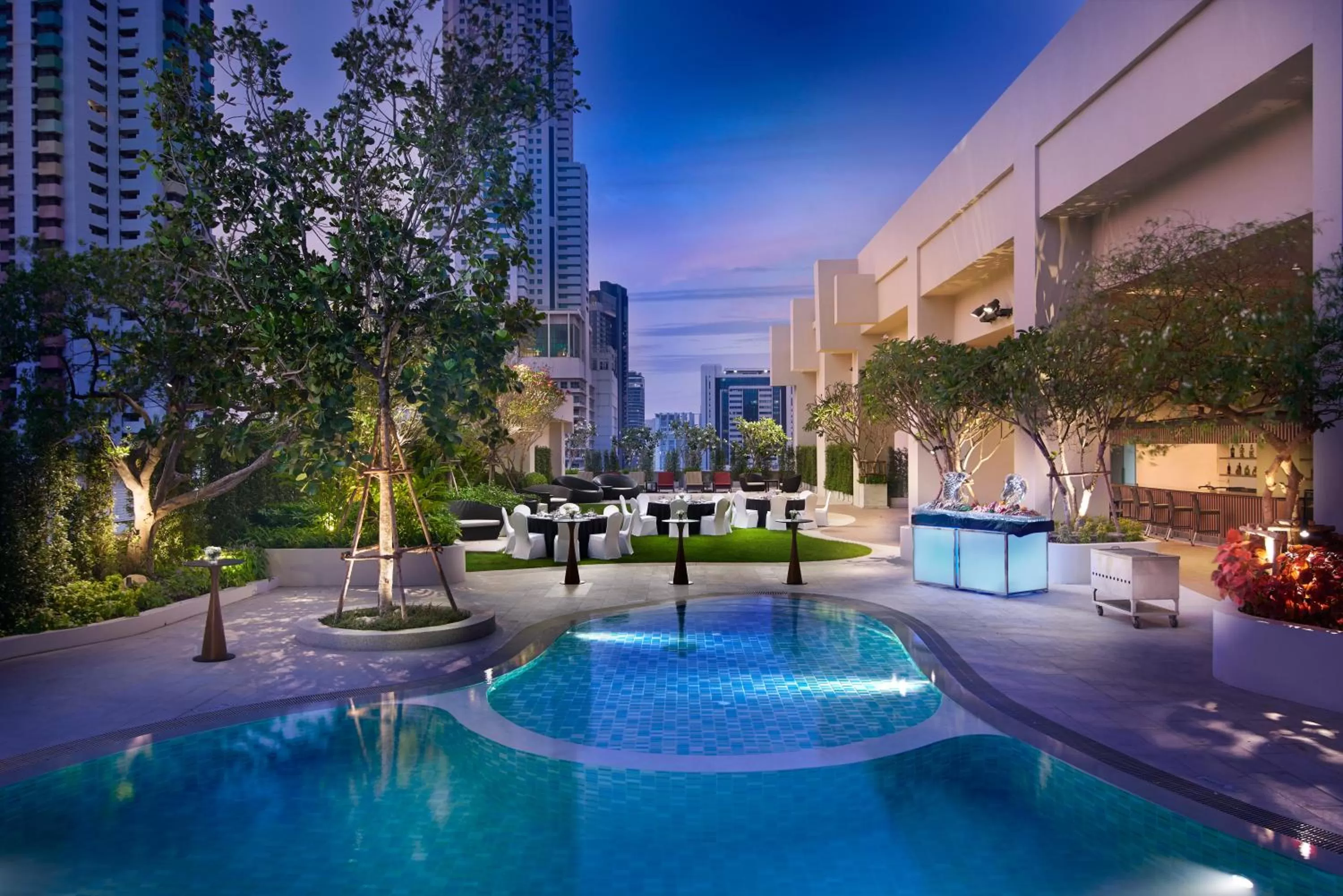 Swimming pool in Amari Bangkok