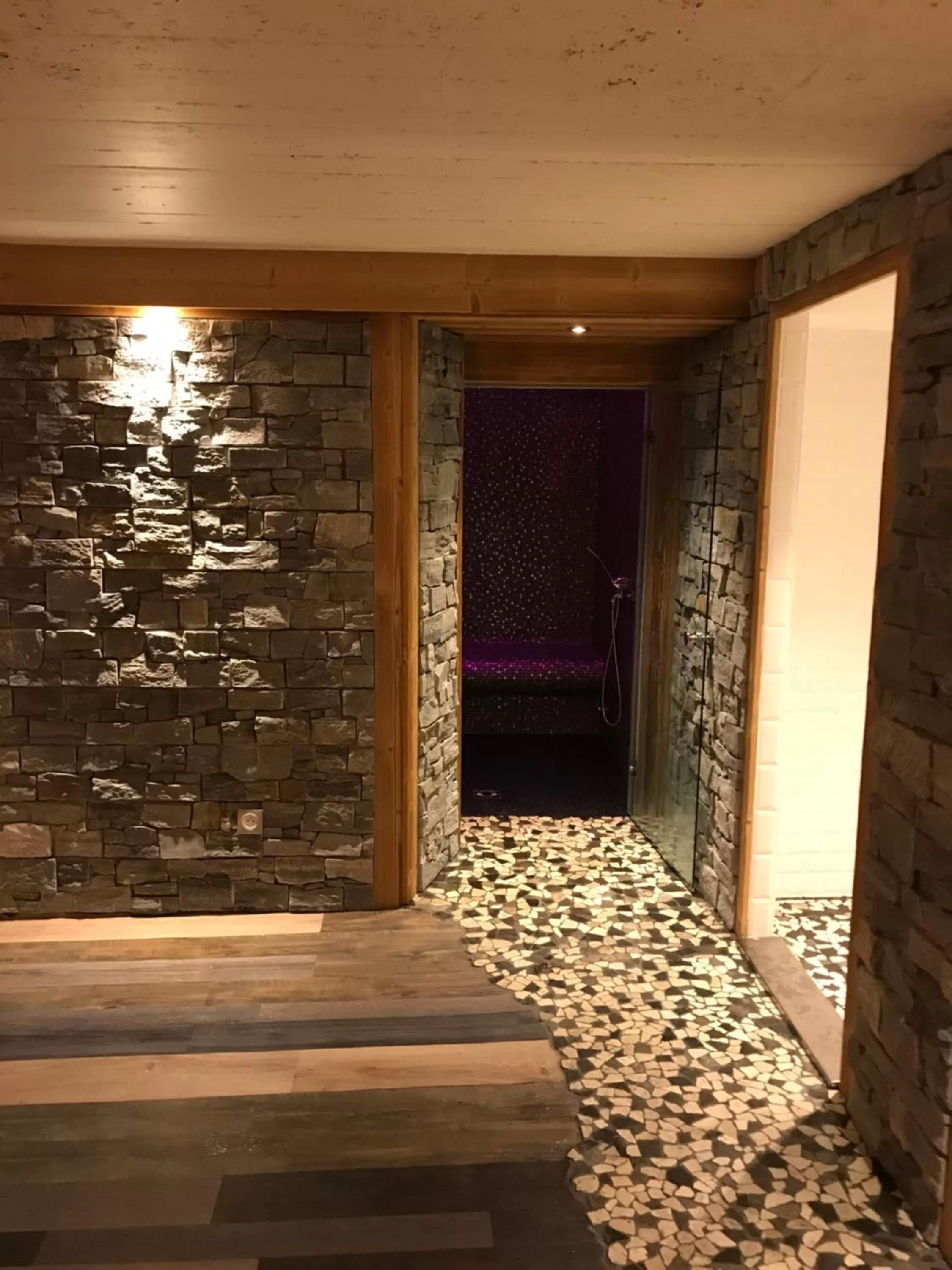 Spa and wellness centre/facilities in La Demeure des 2 Trésors