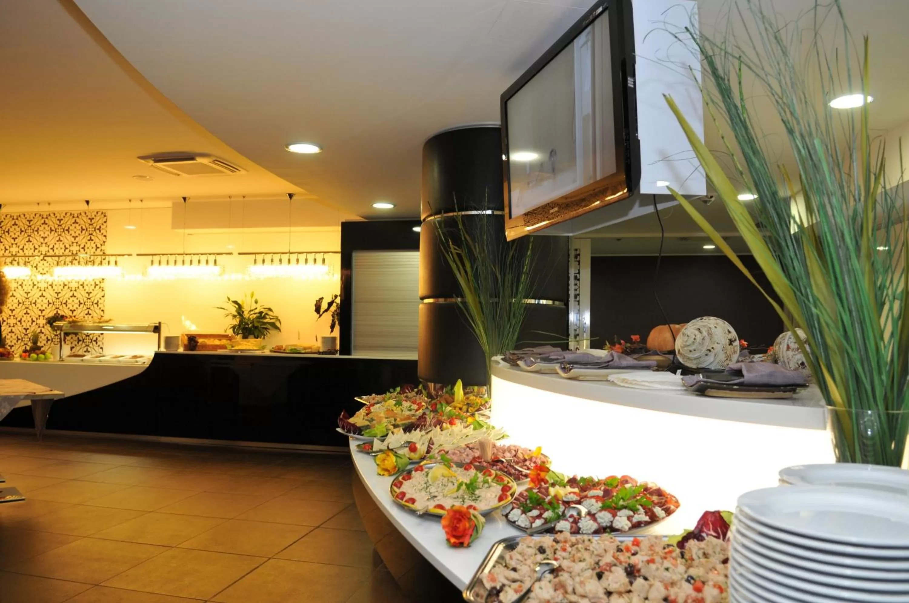 Restaurant/places to eat in Holiday Inn Genoa City by IHG