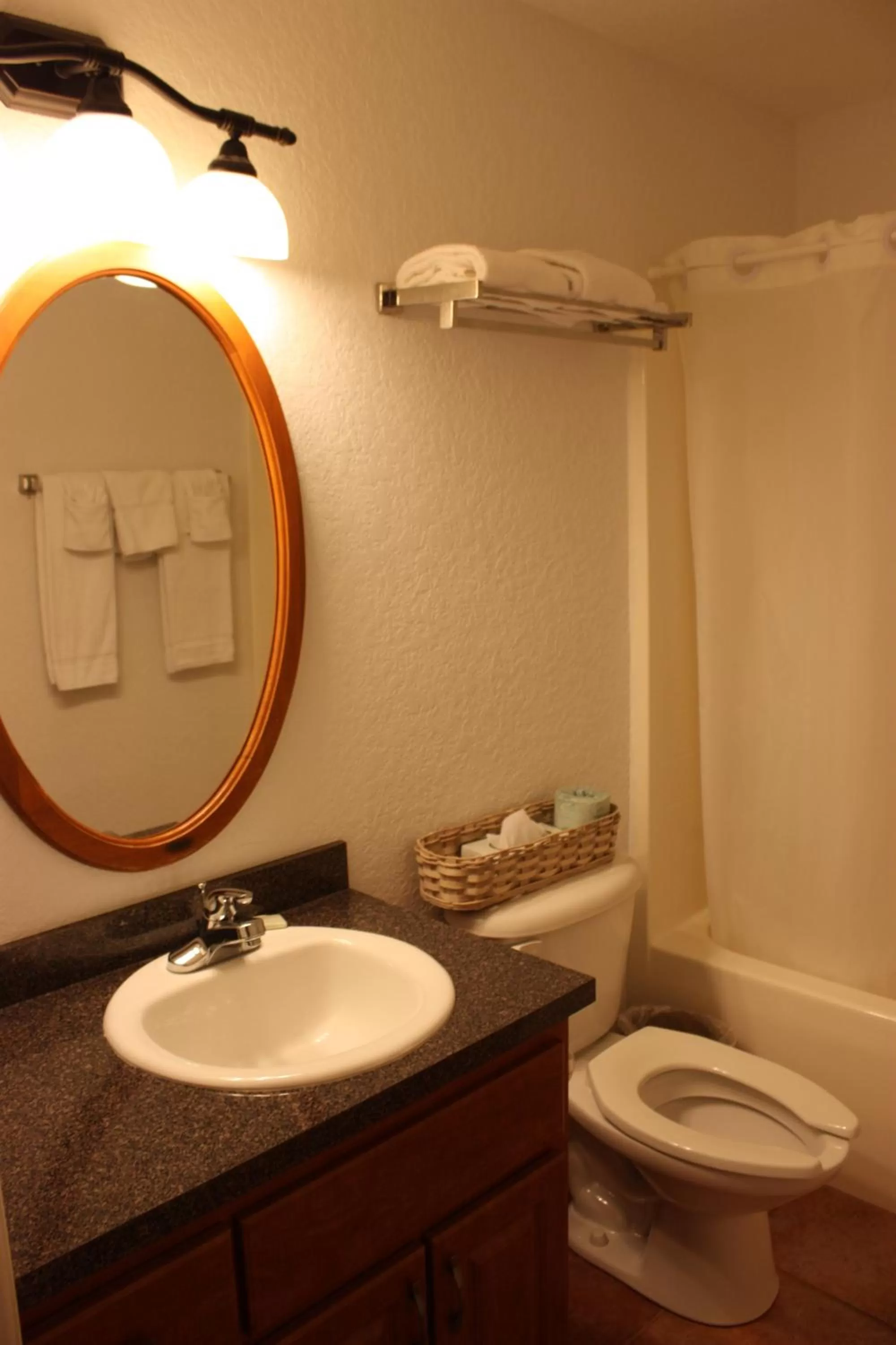 Standard Room with Two Double Beds in Lake Roy Beach Inn - Winter Haven