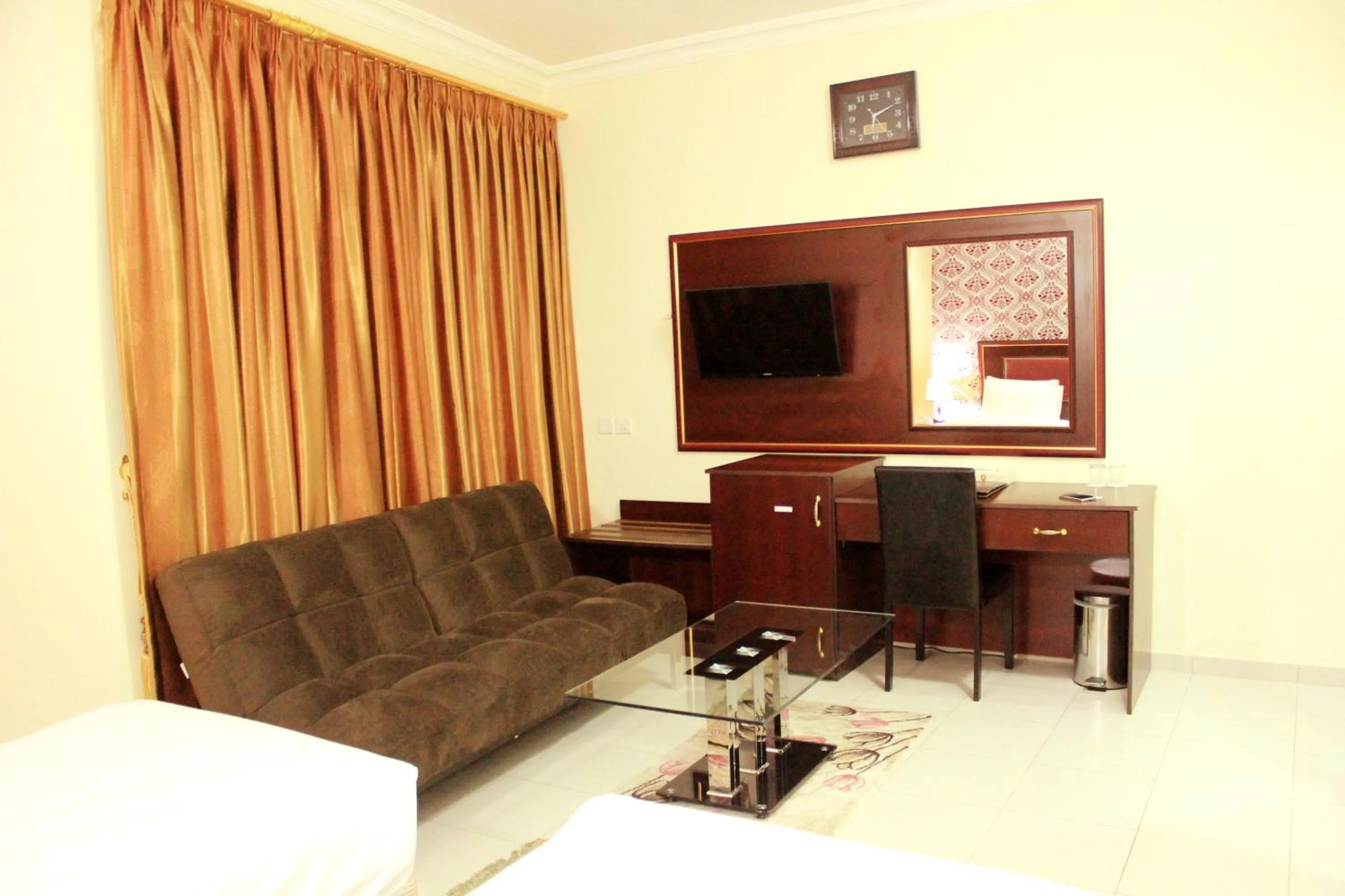 Bedroom in Montreal Naif Hotel