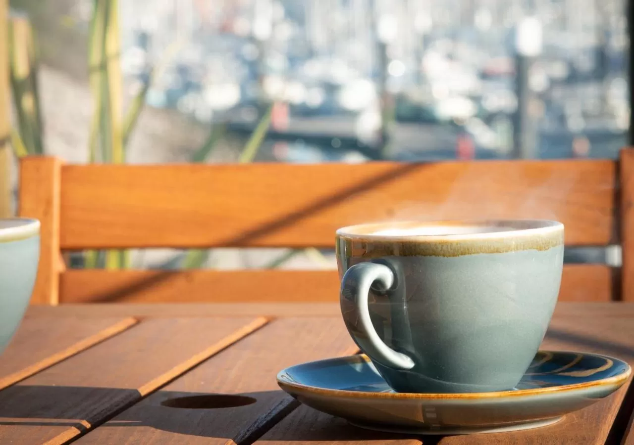 Restaurant/places to eat in Rooms at Haslar Marina