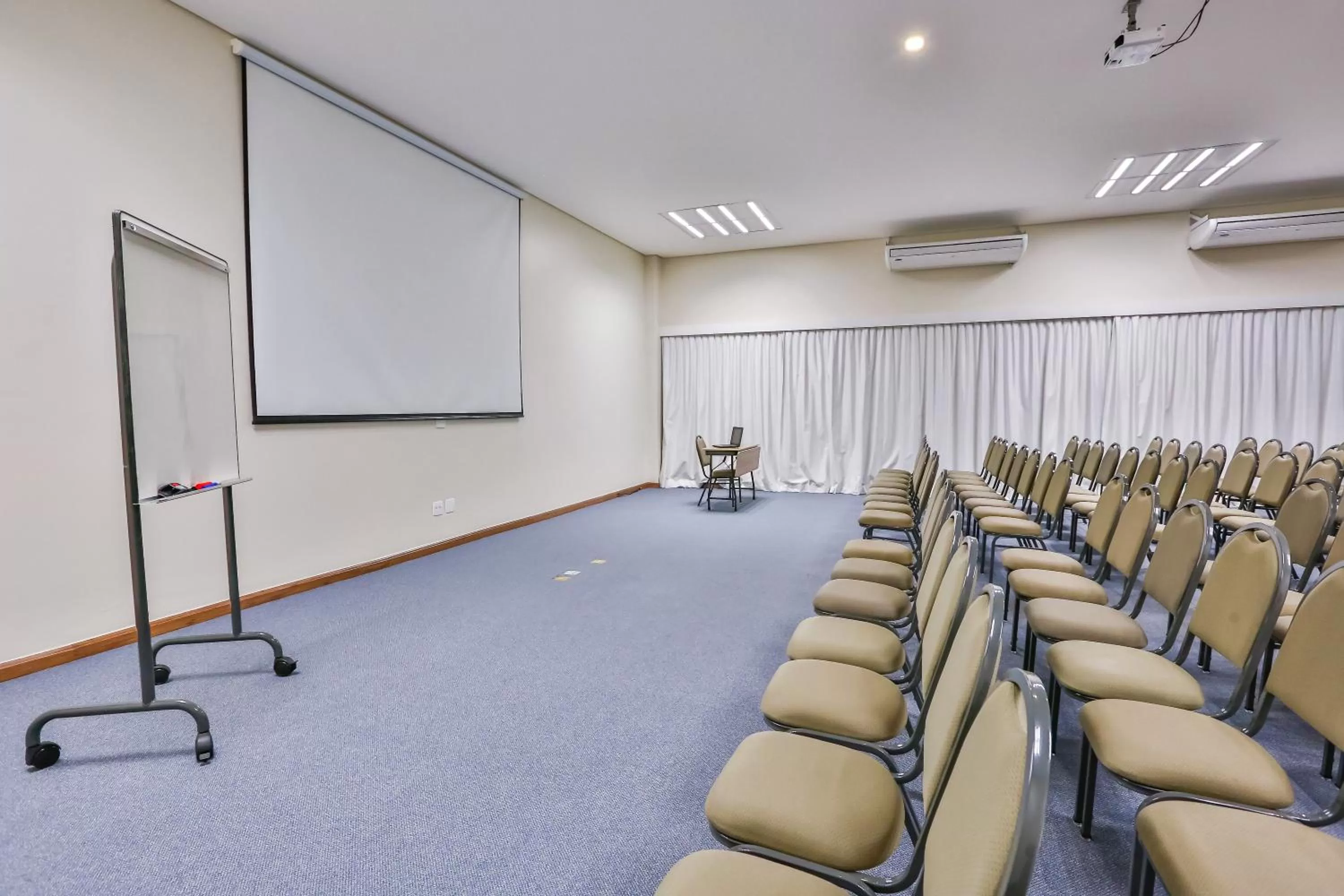 Meeting/conference room in Comfort Mogi Guaçu