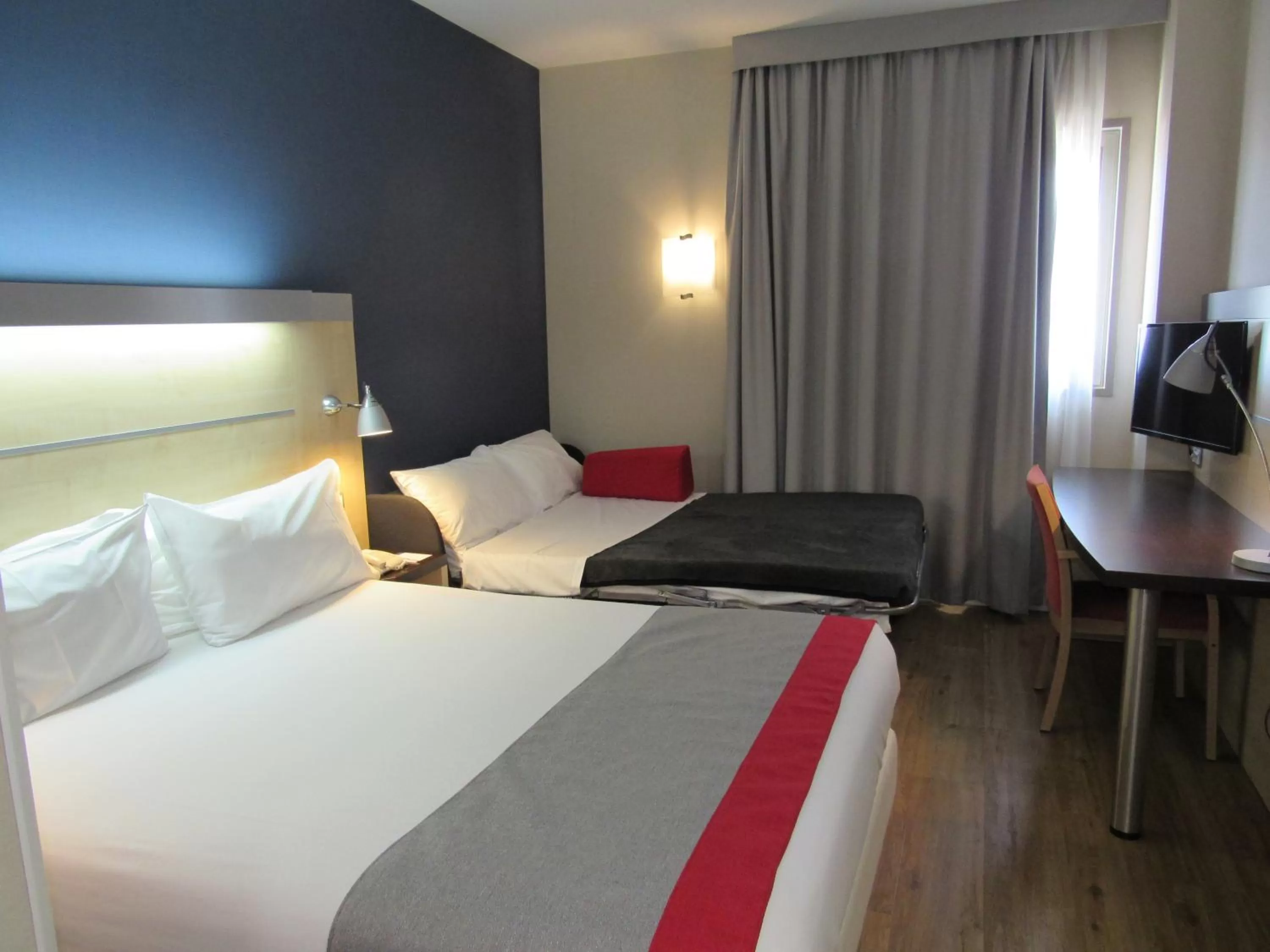 Bed in Holiday Inn Express Málaga Airport by IHG