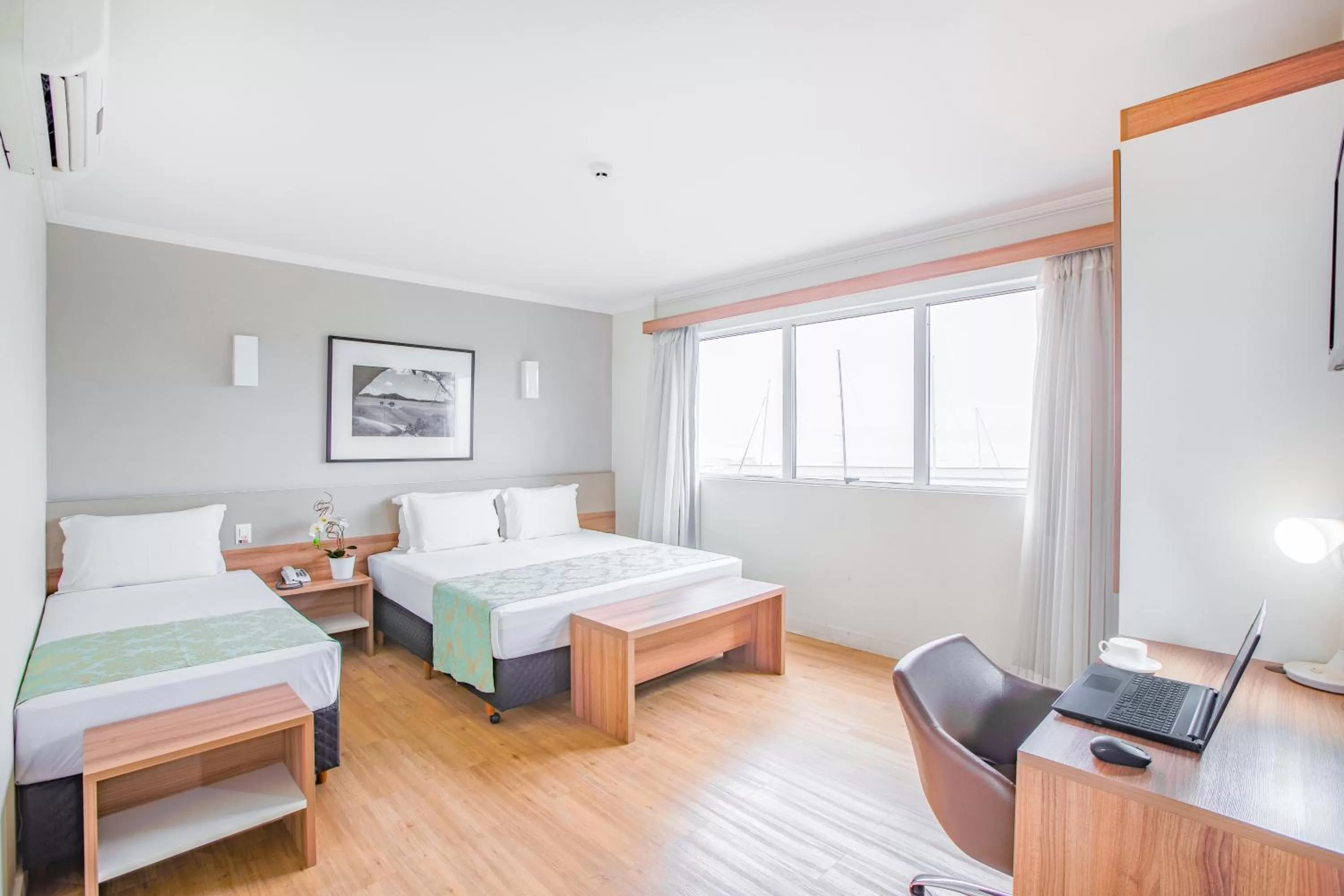 Photo of the whole room, Bed in Iate Hotel Centro Florianópolis