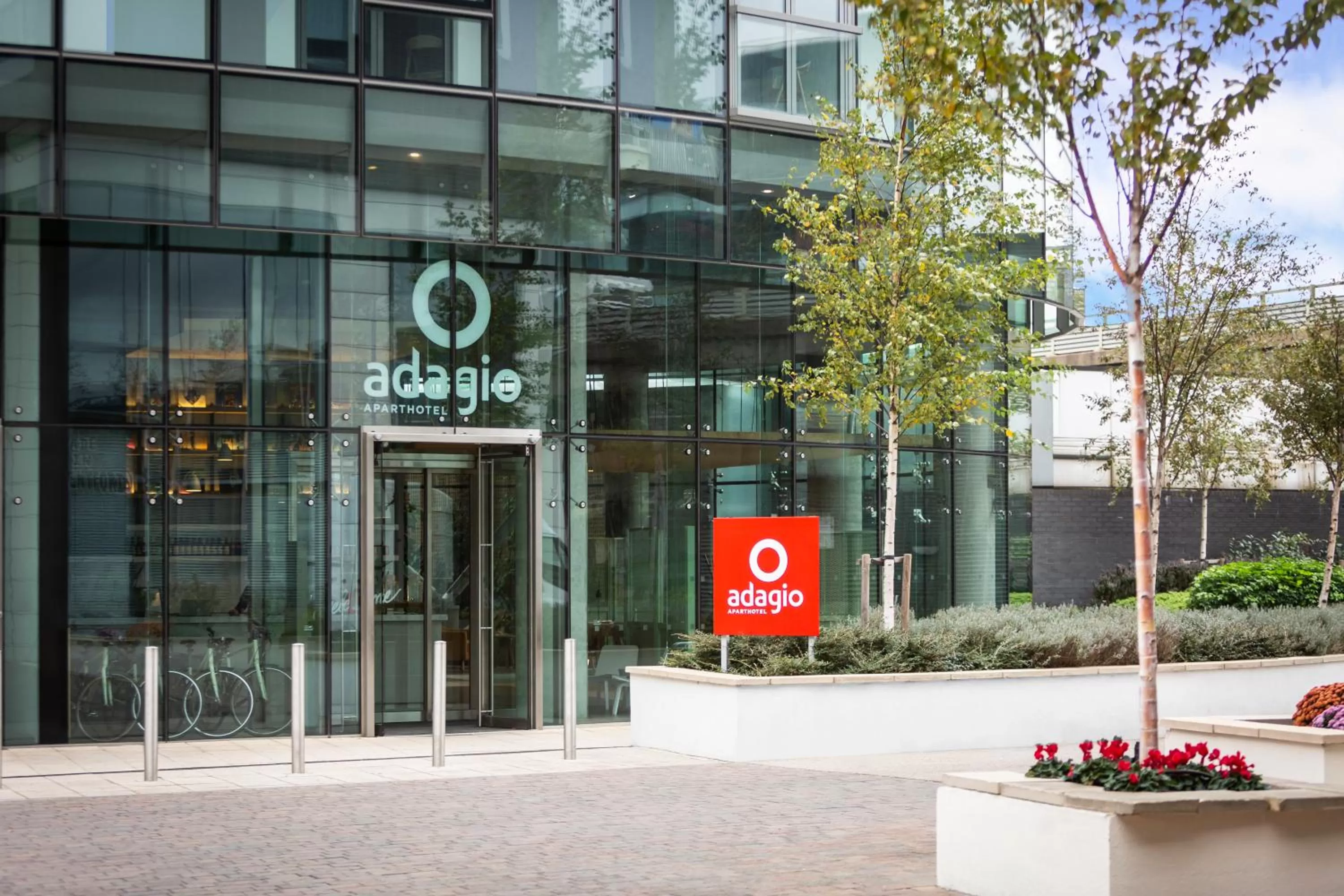 Facade/entrance in Aparthotel Adagio London Brentford