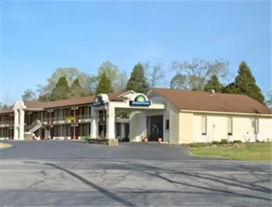 Property building in Sunset Inn Clarksville