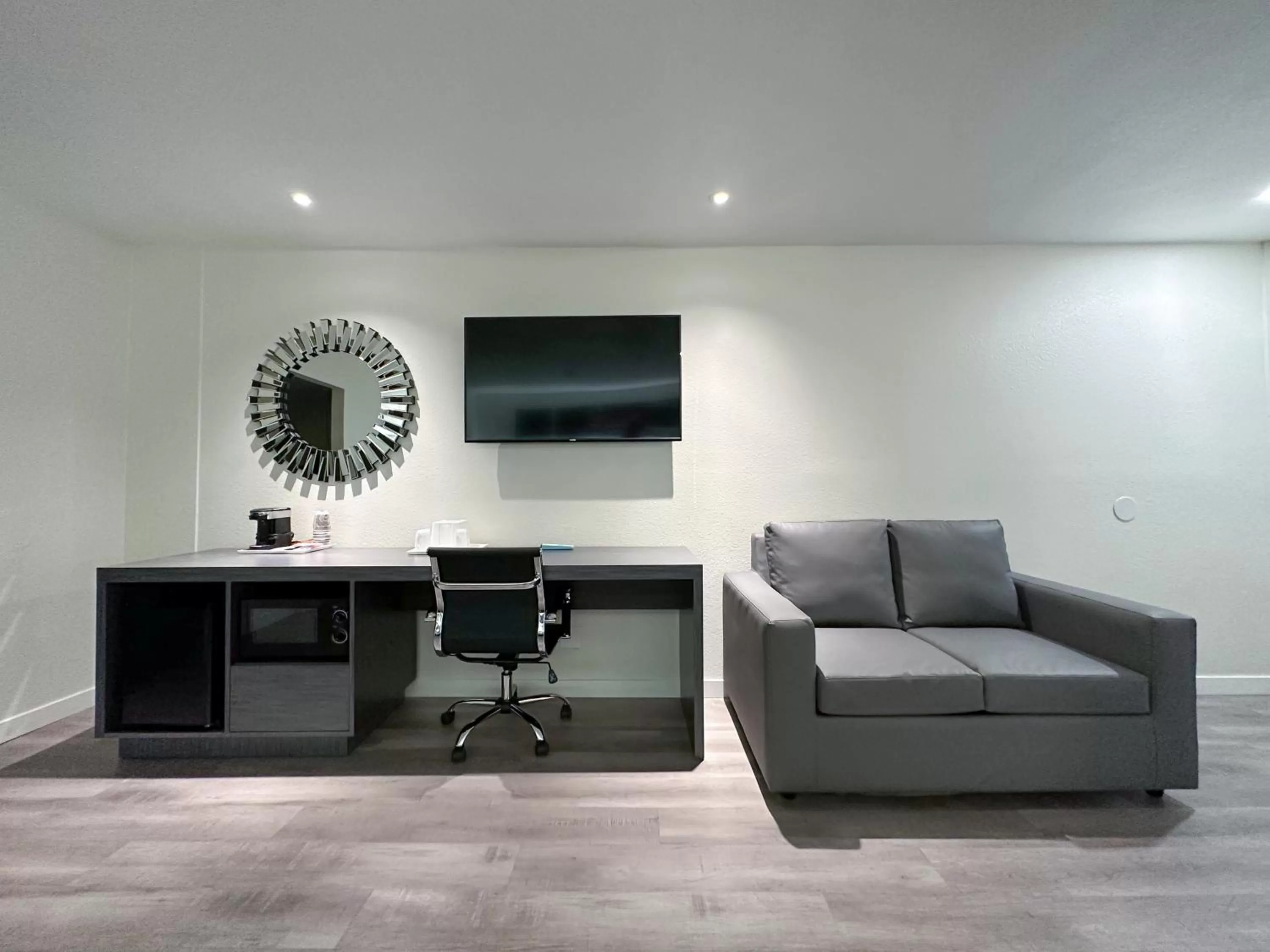 TV and multimedia in Ramada by Wyndham Anaheim Convention Center