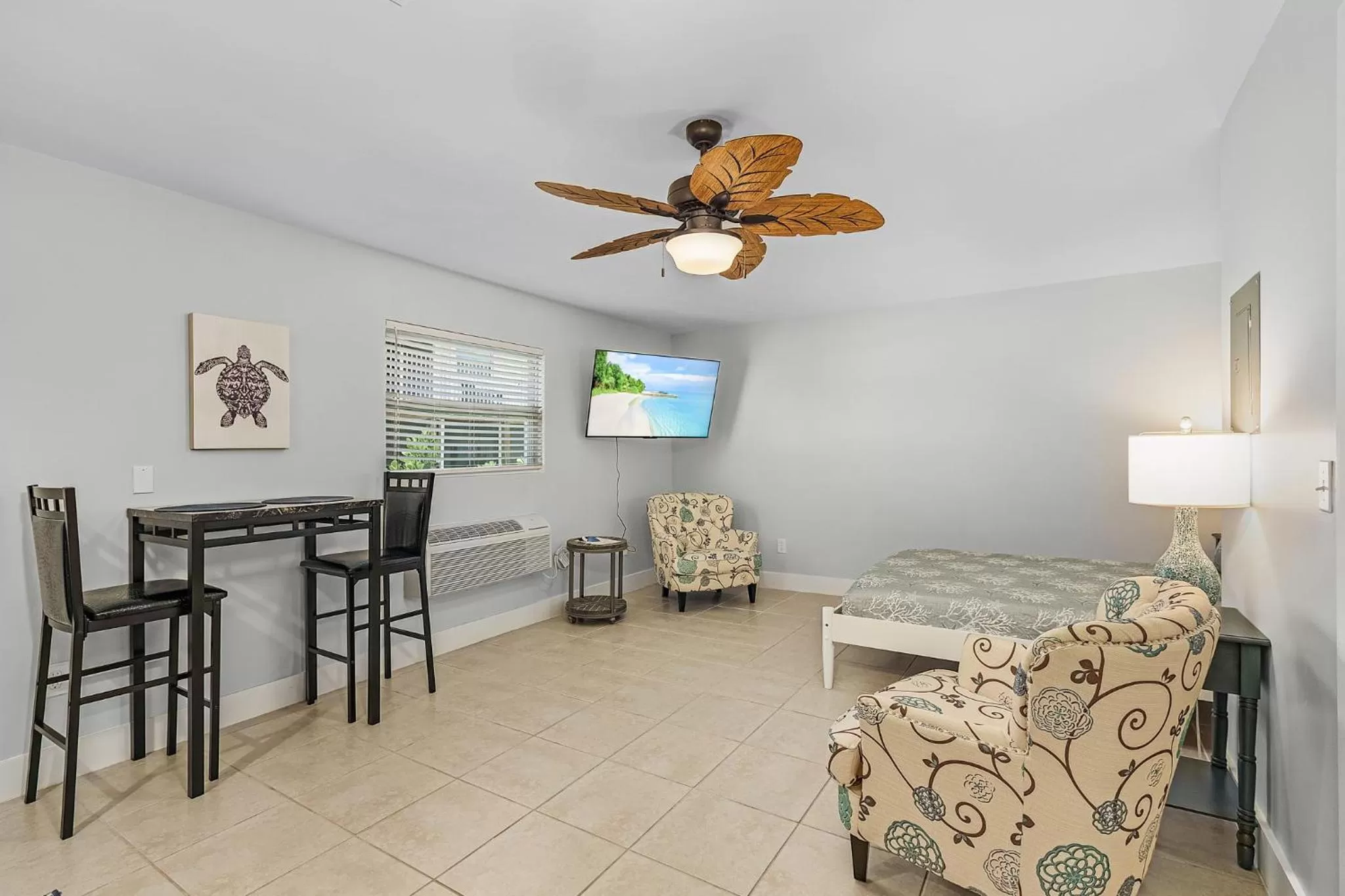Dining area, Bed in Matlacha on Shoreview