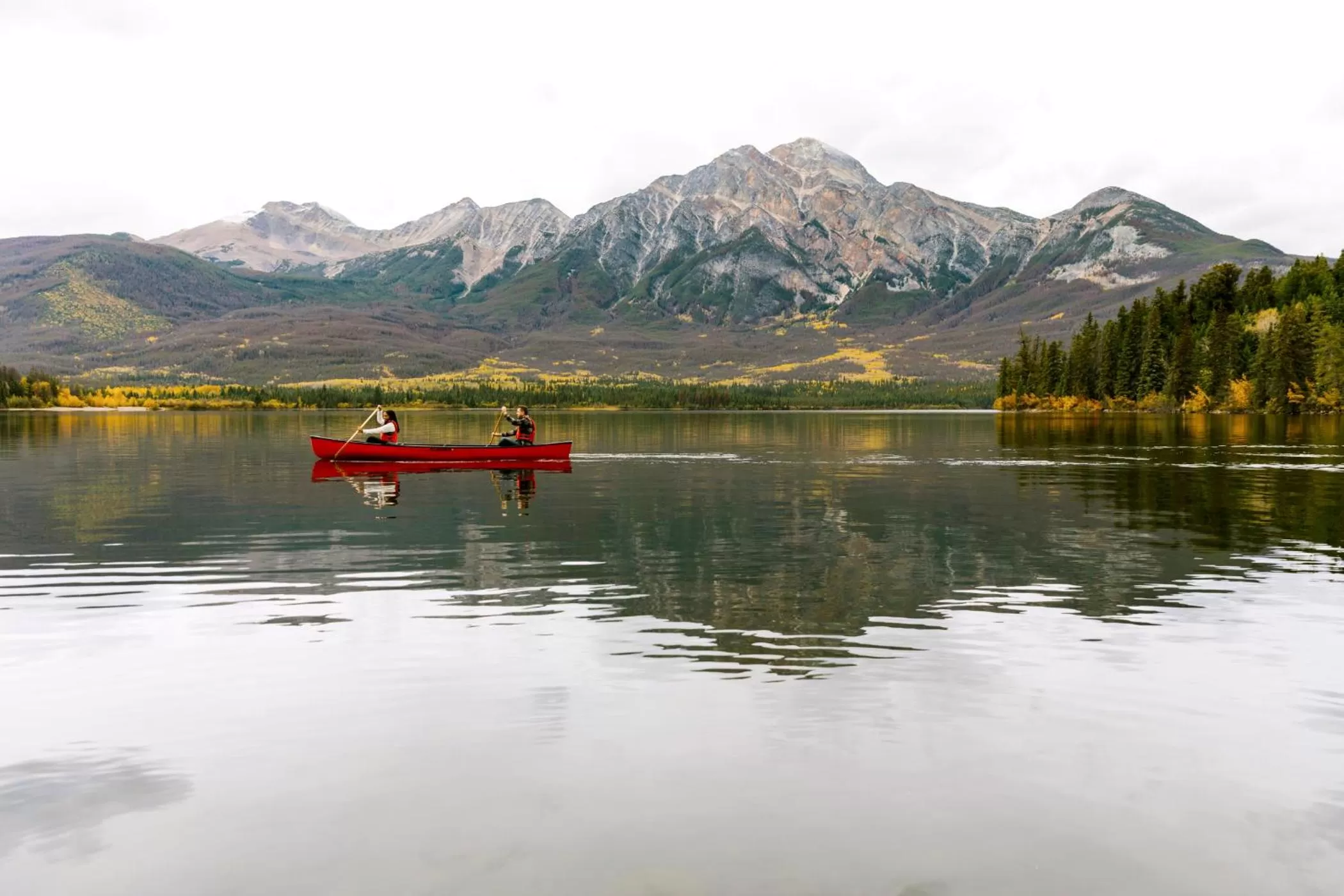 Canoeing in Pyramid Lake Lodge