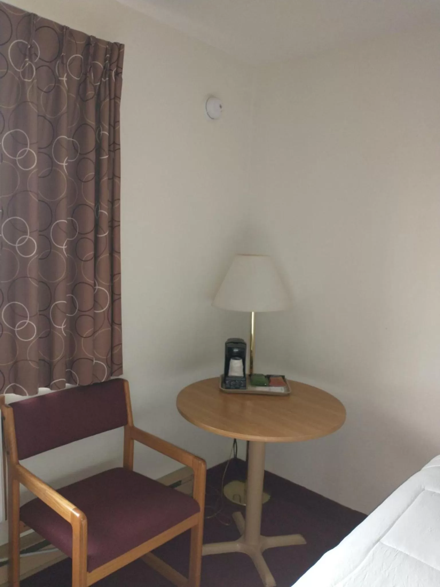 hair dresser, Bed in Americas Best Value Inn Sauk Centre