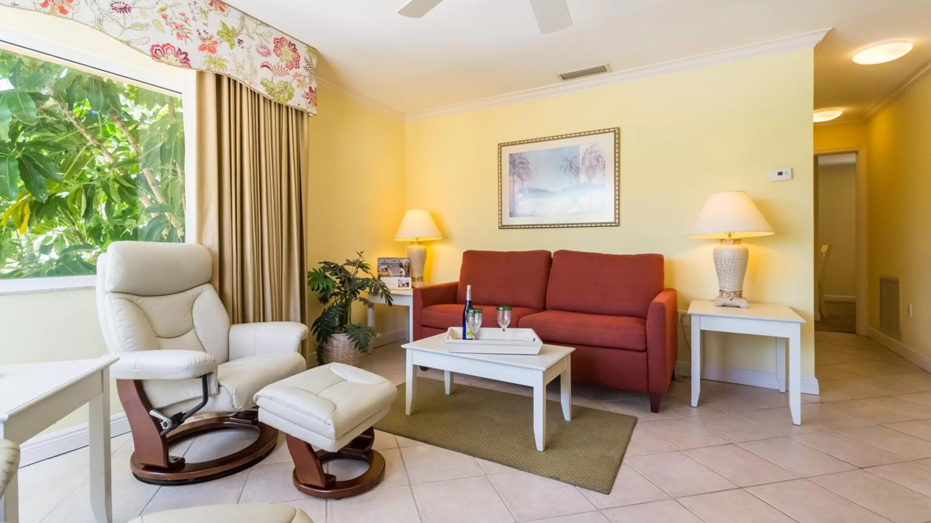 Living room in Inn at the Beach-Venice FLORIDA
