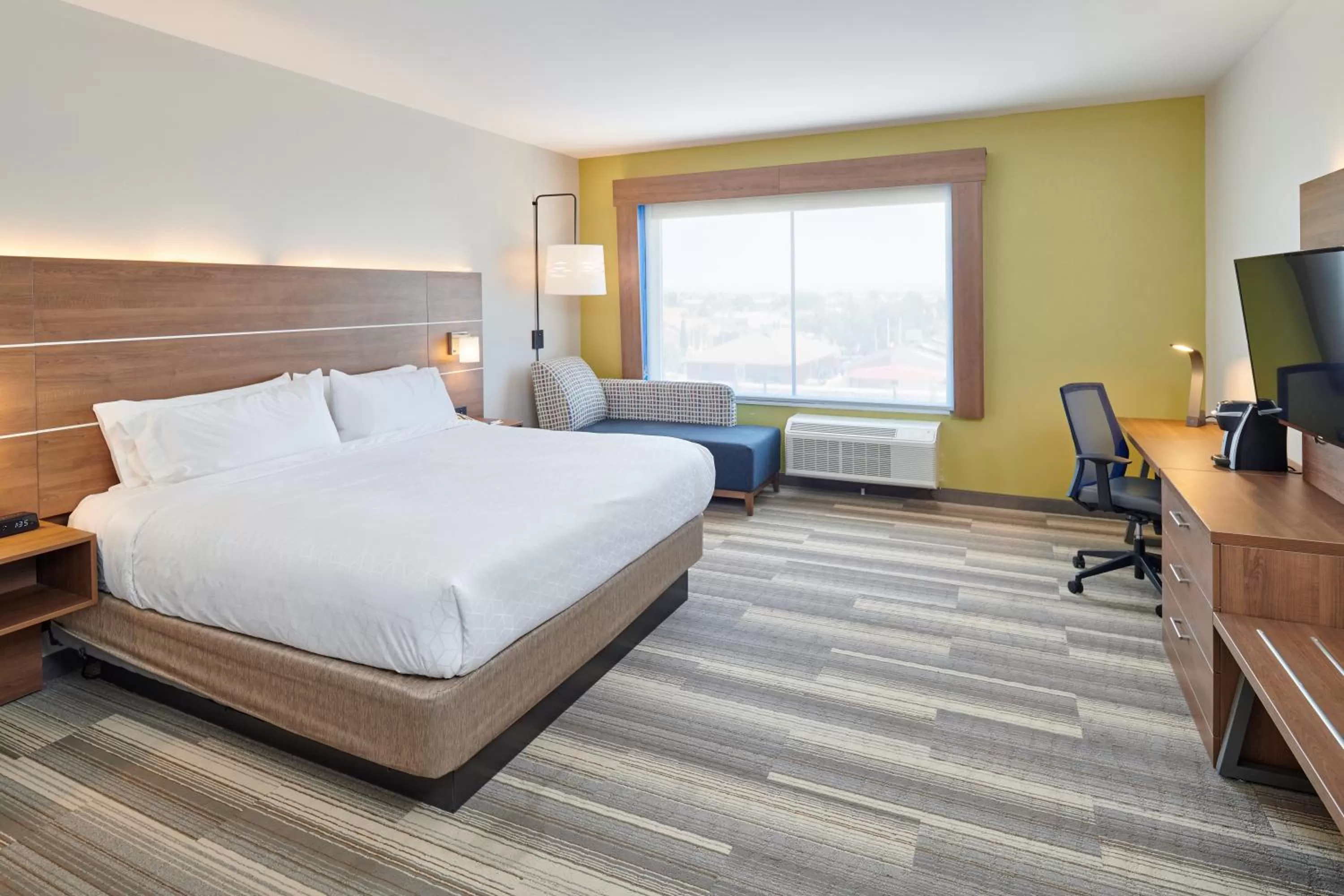 Photo of the whole room, Bed in Holiday Inn Express & Suites El Paso East-Loop 375 by IHG