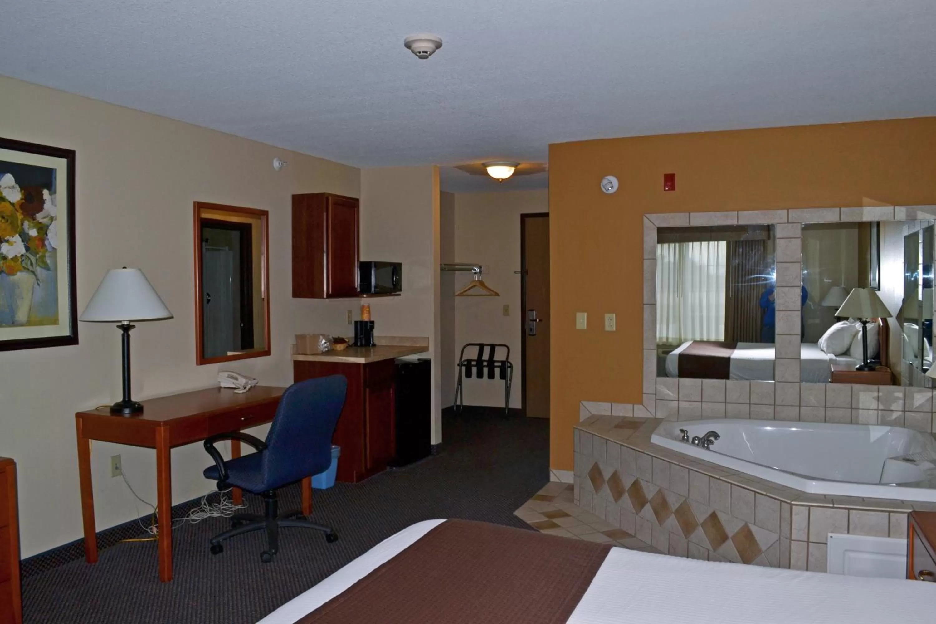 Photo of the whole room in Paola Inn and Suites