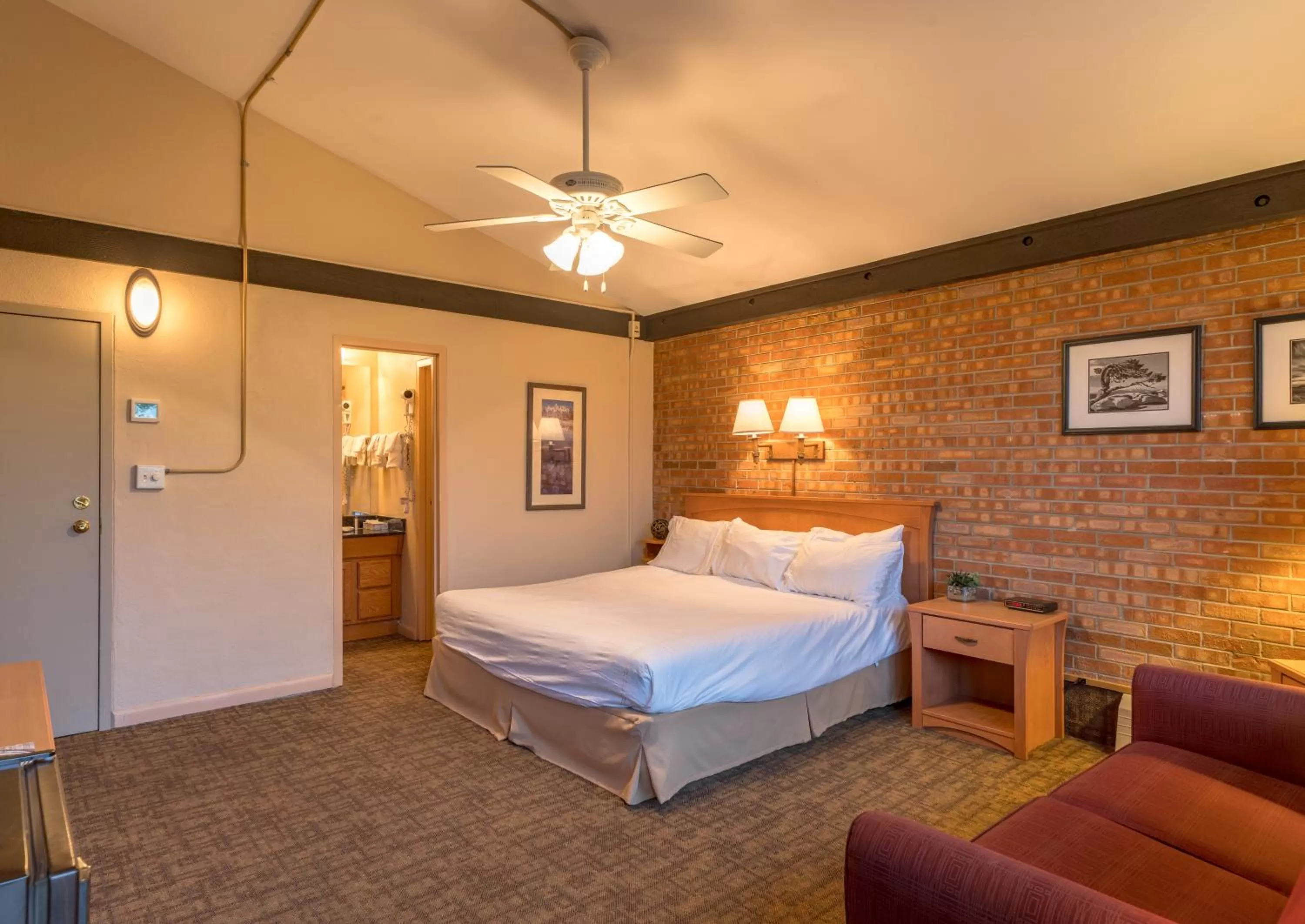 Photo of the whole room, Bed in Mountain Chalet Snowmass