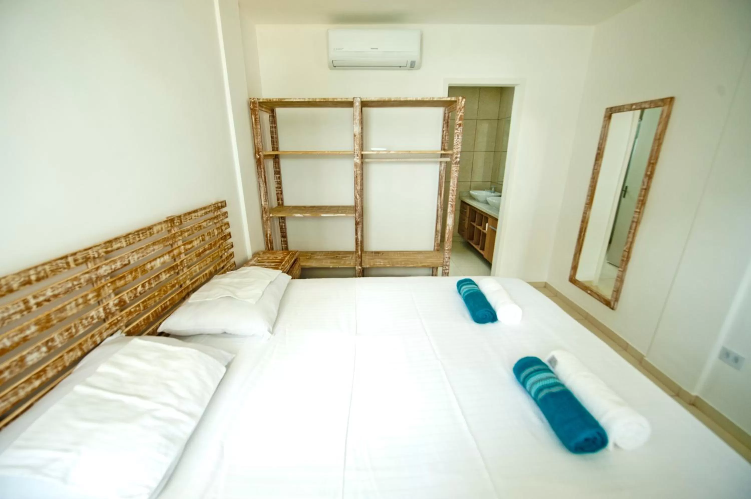 Bed in Manga Verde Beach Residence